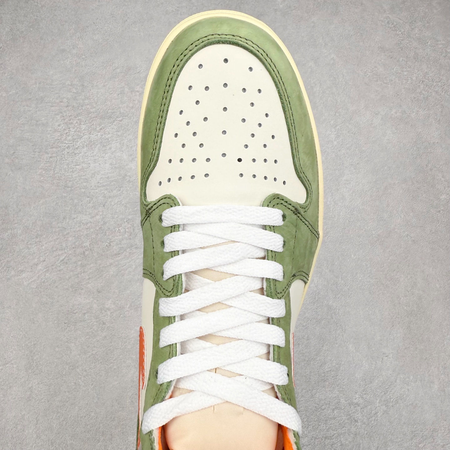 图片[4]-＃TG特价福利 Air Jordan AJ1 High 高帮全系列 性价比批次 原盒原配 大厂出品 原厂楦头纸板数据开发 鞋型公整不松垮 采购头层皮料冲裁 高整洁度 上脚原汁原味的公司货既视感 原底独立模具 中底四线拉帮完美走线 原模大底咬花 实拍调校N版已经零色差零失真 百分百还原实物色彩所见即所得 不存在货不对板色差等低级问题 选购参考实物拍摄 不混卖不参货 只用心做好货严格选品 承诺混一赔十 尺码：36 36.5 37.5 38 38.5 39 40 40.5 41 42 42.5 43 44 44.5 45 46 47.5-选品中心