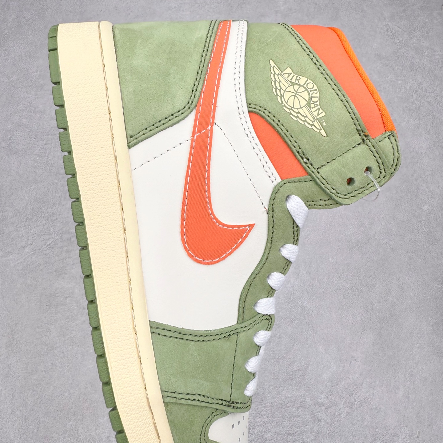 图片[6]-＃TG特价福利 Air Jordan AJ1 High 高帮全系列 性价比批次 原盒原配 大厂出品 原厂楦头纸板数据开发 鞋型公整不松垮 采购头层皮料冲裁 高整洁度 上脚原汁原味的公司货既视感 原底独立模具 中底四线拉帮完美走线 原模大底咬花 实拍调校N版已经零色差零失真 百分百还原实物色彩所见即所得 不存在货不对板色差等低级问题 选购参考实物拍摄 不混卖不参货 只用心做好货严格选品 承诺混一赔十 尺码：36 36.5 37.5 38 38.5 39 40 40.5 41 42 42.5 43 44 44.5 45 46 47.5-选品中心