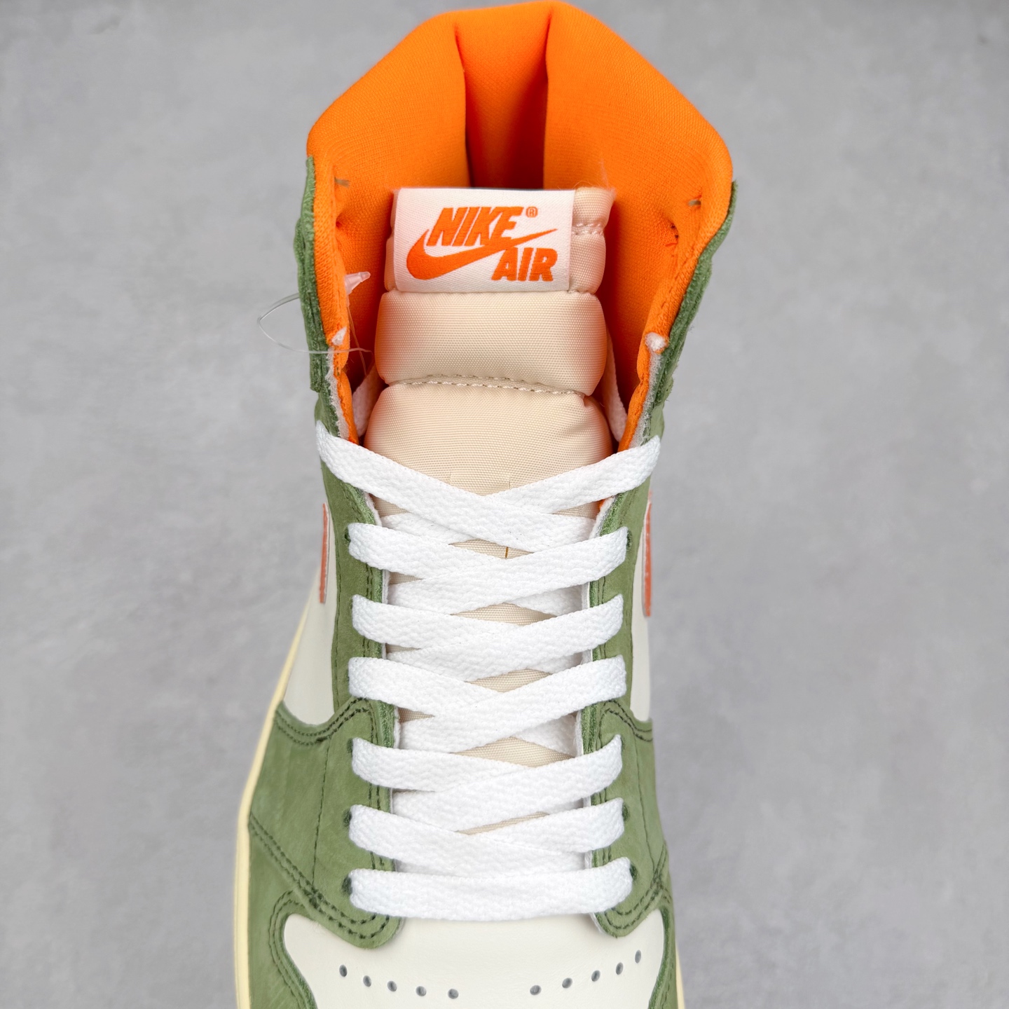 图片[5]-＃TG特价福利 Air Jordan AJ1 High 高帮全系列 性价比批次 原盒原配 大厂出品 原厂楦头纸板数据开发 鞋型公整不松垮 采购头层皮料冲裁 高整洁度 上脚原汁原味的公司货既视感 原底独立模具 中底四线拉帮完美走线 原模大底咬花 实拍调校N版已经零色差零失真 百分百还原实物色彩所见即所得 不存在货不对板色差等低级问题 选购参考实物拍摄 不混卖不参货 只用心做好货严格选品 承诺混一赔十 尺码：36 36.5 37.5 38 38.5 39 40 40.5 41 42 42.5 43 44 44.5 45 46 47.5-选品中心