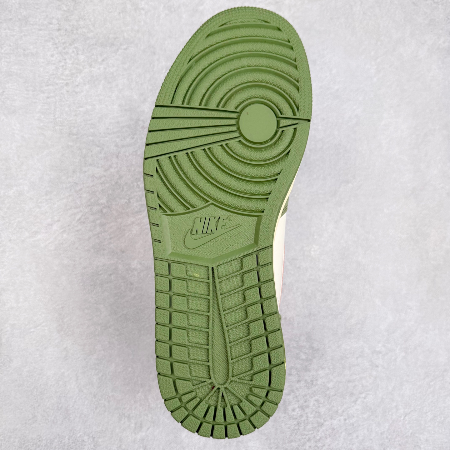 图片[9]-＃TG特价福利 Air Jordan AJ1 High 高帮全系列 性价比批次 原盒原配 大厂出品 原厂楦头纸板数据开发 鞋型公整不松垮 采购头层皮料冲裁 高整洁度 上脚原汁原味的公司货既视感 原底独立模具 中底四线拉帮完美走线 原模大底咬花 实拍调校N版已经零色差零失真 百分百还原实物色彩所见即所得 不存在货不对板色差等低级问题 选购参考实物拍摄 不混卖不参货 只用心做好货严格选品 承诺混一赔十 尺码：36 36.5 37.5 38 38.5 39 40 40.5 41 42 42.5 43 44 44.5 45 46 47.5-选品中心