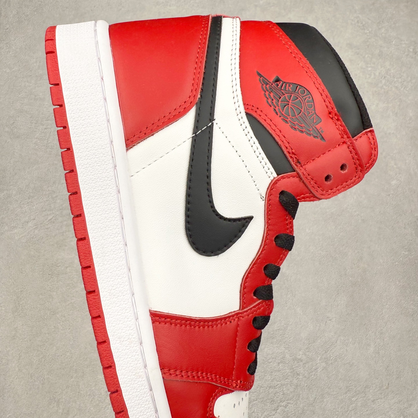 图片[6]-＃TG特价福利 Air Jordan AJ1 High 高帮全系列 性价比批次 原盒原配 大厂出品 原厂楦头纸板数据开发 鞋型公整不松垮 采购头层皮料冲裁 高整洁度 上脚原汁原味的公司货既视感 原底独立模具 中底四线拉帮完美走线 原模大底咬花 实拍调校N版已经零色差零失真 百分百还原实物色彩所见即所得 不存在货不对板色差等低级问题 选购参考实物拍摄 不混卖不参货 只用心做好货严格选品 承诺混一赔十 尺码：36 36.5 37.5 38 38.5 39 40 40.5 41 42 42.5 43 44 44.5 45 46 47.5-选品中心