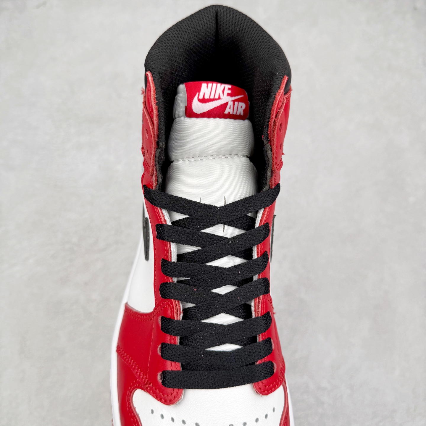 图片[5]-＃TG特价福利 Air Jordan AJ1 High 高帮全系列 性价比批次 原盒原配 大厂出品 原厂楦头纸板数据开发 鞋型公整不松垮 采购头层皮料冲裁 高整洁度 上脚原汁原味的公司货既视感 原底独立模具 中底四线拉帮完美走线 原模大底咬花 实拍调校N版已经零色差零失真 百分百还原实物色彩所见即所得 不存在货不对板色差等低级问题 选购参考实物拍摄 不混卖不参货 只用心做好货严格选品 承诺混一赔十 尺码：36 36.5 37.5 38 38.5 39 40 40.5 41 42 42.5 43 44 44.5 45 46 47.5-选品中心