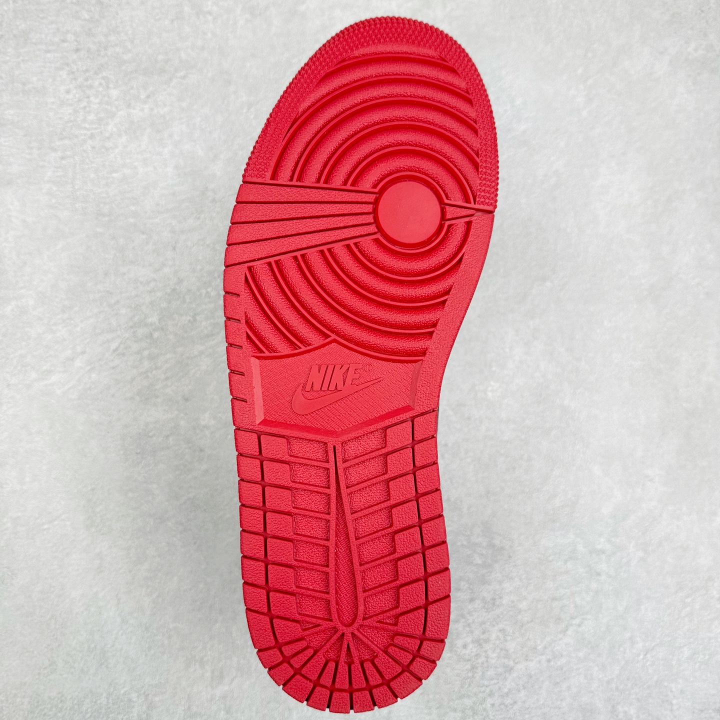 图片[9]-＃TG特价福利 Air Jordan AJ1 High 高帮全系列 性价比批次 原盒原配 大厂出品 原厂楦头纸板数据开发 鞋型公整不松垮 采购头层皮料冲裁 高整洁度 上脚原汁原味的公司货既视感 原底独立模具 中底四线拉帮完美走线 原模大底咬花 实拍调校N版已经零色差零失真 百分百还原实物色彩所见即所得 不存在货不对板色差等低级问题 选购参考实物拍摄 不混卖不参货 只用心做好货严格选品 承诺混一赔十 尺码：36 36.5 37.5 38 38.5 39 40 40.5 41 42 42.5 43 44 44.5 45 46 47.5-选品中心