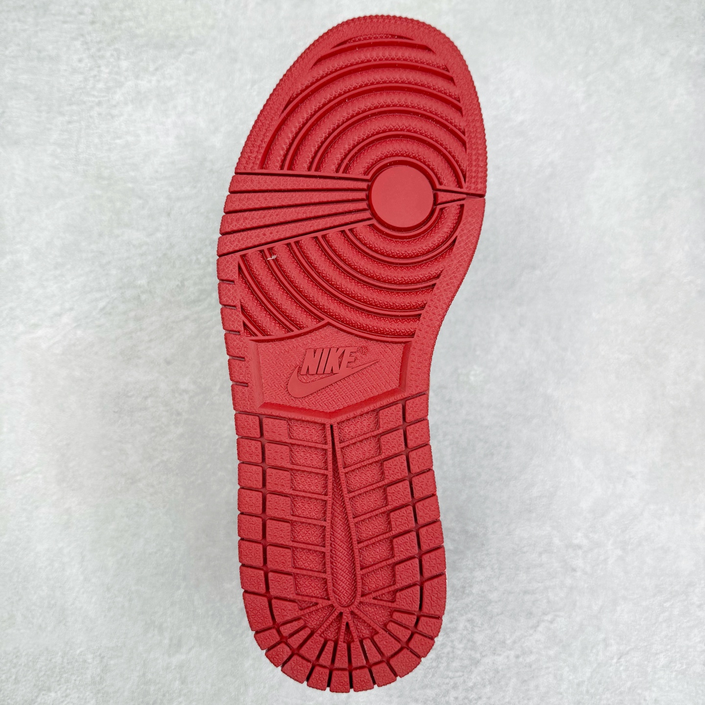 图片[9]-＃TG特价福利 Air Jordan AJ1 High 高帮全系列 性价比批次 原盒原配 大厂出品 原厂楦头纸板数据开发 鞋型公整不松垮 采购头层皮料冲裁 高整洁度 上脚原汁原味的公司货既视感 原底独立模具 中底四线拉帮完美走线 原模大底咬花 实拍调校N版已经零色差零失真 百分百还原实物色彩所见即所得 不存在货不对板色差等低级问题 选购参考实物拍摄 不混卖不参货 只用心做好货严格选品 承诺混一赔十 尺码：36 36.5 37.5 38 38.5 39 40 40.5 41 42 42.5 43 44 44.5 45 46 47.5-选品中心