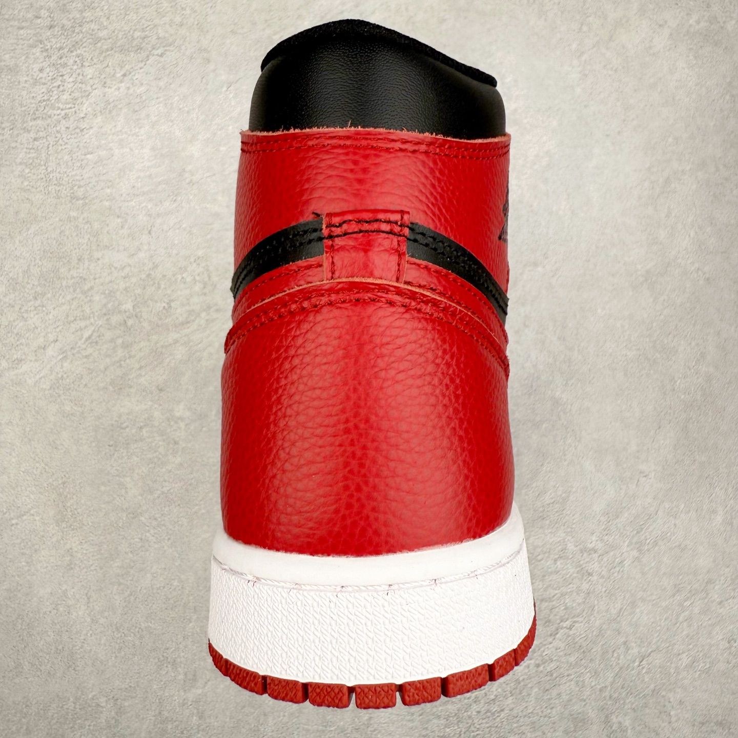 图片[8]-＃TG特价福利 Air Jordan AJ1 High 高帮全系列 性价比批次 原盒原配 大厂出品 原厂楦头纸板数据开发 鞋型公整不松垮 采购头层皮料冲裁 高整洁度 上脚原汁原味的公司货既视感 原底独立模具 中底四线拉帮完美走线 原模大底咬花 实拍调校N版已经零色差零失真 百分百还原实物色彩所见即所得 不存在货不对板色差等低级问题 选购参考实物拍摄 不混卖不参货 只用心做好货严格选品 承诺混一赔十 尺码：36 36.5 37.5 38 38.5 39 40 40.5 41 42 42.5 43 44 44.5 45 46 47.5-选品中心
