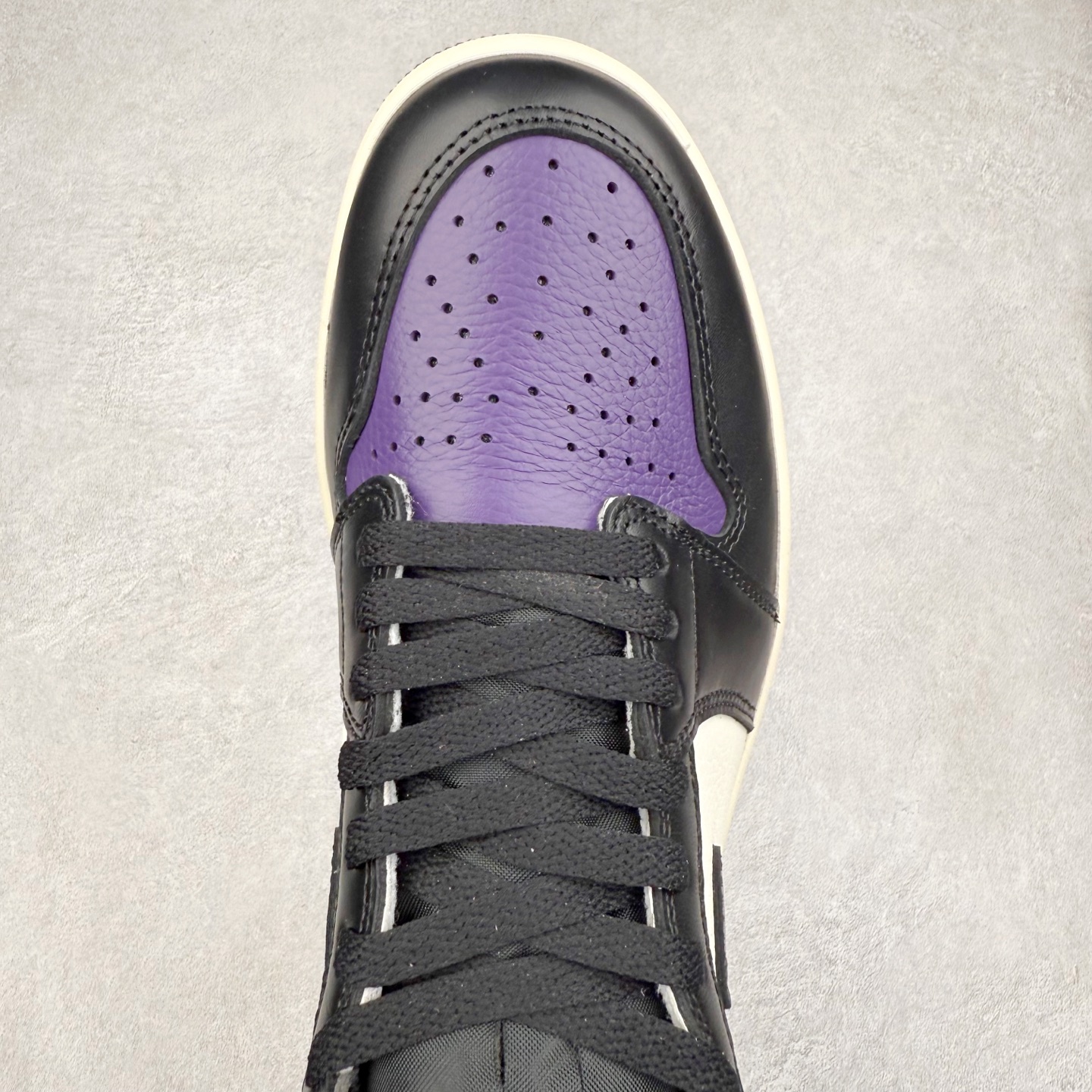 图片[4]-＃TG特价福利 Air Jordan AJ1 High 高帮全系列 性价比批次 原盒原配 大厂出品 原厂楦头纸板数据开发 鞋型公整不松垮 采购头层皮料冲裁 高整洁度 上脚原汁原味的公司货既视感 原底独立模具 中底四线拉帮完美走线 原模大底咬花 实拍调校N版已经零色差零失真 百分百还原实物色彩所见即所得 不存在货不对板色差等低级问题 选购参考实物拍摄 不混卖不参货 只用心做好货严格选品 承诺混一赔十 尺码：36 36.5 37.5 38 38.5 39 40 40.5 41 42 42.5 43 44 44.5 45 46 47.5-选品中心