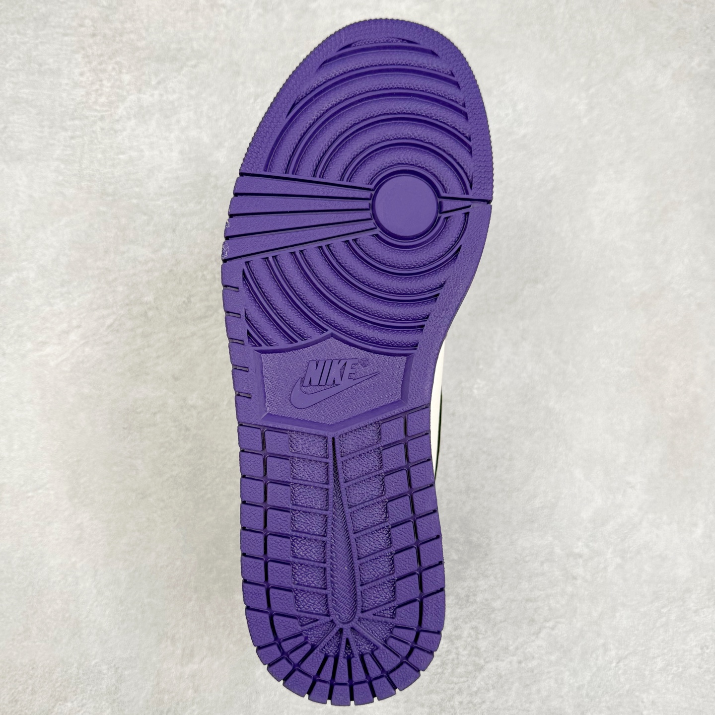 图片[9]-＃TG特价福利 Air Jordan AJ1 High 高帮全系列 性价比批次 原盒原配 大厂出品 原厂楦头纸板数据开发 鞋型公整不松垮 采购头层皮料冲裁 高整洁度 上脚原汁原味的公司货既视感 原底独立模具 中底四线拉帮完美走线 原模大底咬花 实拍调校N版已经零色差零失真 百分百还原实物色彩所见即所得 不存在货不对板色差等低级问题 选购参考实物拍摄 不混卖不参货 只用心做好货严格选品 承诺混一赔十 尺码：36 36.5 37.5 38 38.5 39 40 40.5 41 42 42.5 43 44 44.5 45 46 47.5-选品中心