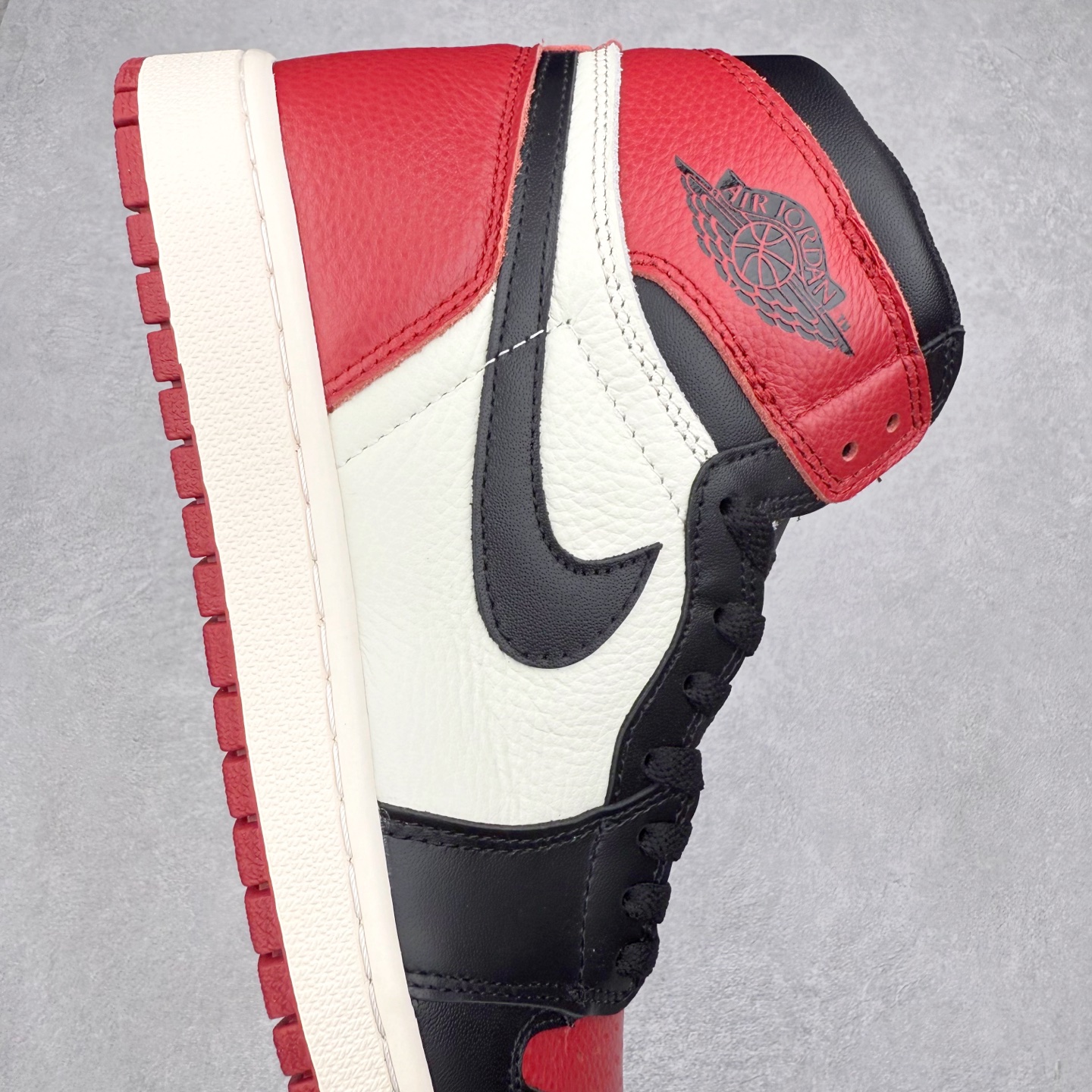 图片[7]-＃TG特价福利 Air Jordan AJ1 High 高帮全系列 性价比批次 原盒原配 大厂出品 原厂楦头纸板数据开发 鞋型公整不松垮 采购头层皮料冲裁 高整洁度 上脚原汁原味的公司货既视感 原底独立模具 中底四线拉帮完美走线 原模大底咬花 实拍调校N版已经零色差零失真 百分百还原实物色彩所见即所得 不存在货不对板色差等低级问题 选购参考实物拍摄 不混卖不参货 只用心做好货严格选品 承诺混一赔十 尺码：36 36.5 37.5 38 38.5 39 40 40.5 41 42 42.5 43 44 44.5 45 46 47.5-选品中心