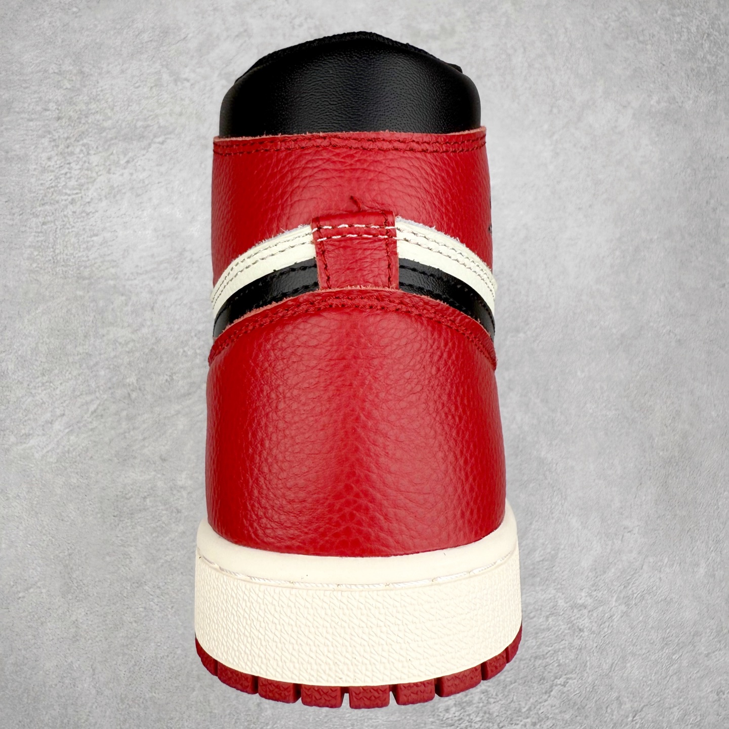 图片[8]-＃TG特价福利 Air Jordan AJ1 High 高帮全系列 性价比批次 原盒原配 大厂出品 原厂楦头纸板数据开发 鞋型公整不松垮 采购头层皮料冲裁 高整洁度 上脚原汁原味的公司货既视感 原底独立模具 中底四线拉帮完美走线 原模大底咬花 实拍调校N版已经零色差零失真 百分百还原实物色彩所见即所得 不存在货不对板色差等低级问题 选购参考实物拍摄 不混卖不参货 只用心做好货严格选品 承诺混一赔十 尺码：36 36.5 37.5 38 38.5 39 40 40.5 41 42 42.5 43 44 44.5 45 46 47.5-选品中心