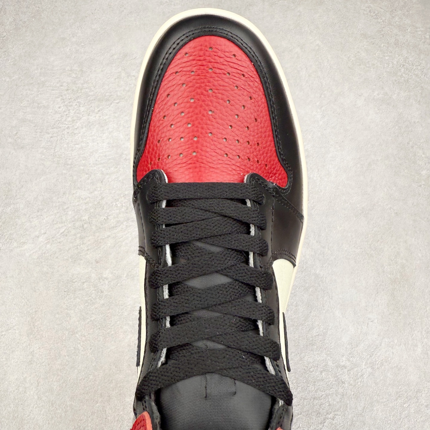 图片[4]-＃TG特价福利 Air Jordan AJ1 High 高帮全系列 性价比批次 原盒原配 大厂出品 原厂楦头纸板数据开发 鞋型公整不松垮 采购头层皮料冲裁 高整洁度 上脚原汁原味的公司货既视感 原底独立模具 中底四线拉帮完美走线 原模大底咬花 实拍调校N版已经零色差零失真 百分百还原实物色彩所见即所得 不存在货不对板色差等低级问题 选购参考实物拍摄 不混卖不参货 只用心做好货严格选品 承诺混一赔十 尺码：36 36.5 37.5 38 38.5 39 40 40.5 41 42 42.5 43 44 44.5 45 46 47.5-选品中心