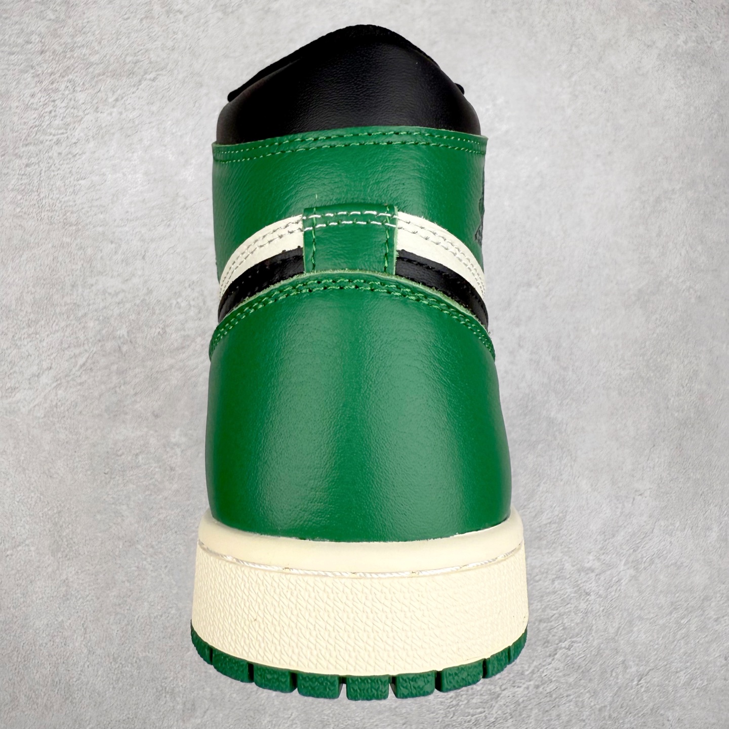 图片[8]-＃TG特价福利 Air Jordan AJ1 High 高帮全系列 性价比批次 原盒原配 大厂出品 原厂楦头纸板数据开发 鞋型公整不松垮 采购头层皮料冲裁 高整洁度 上脚原汁原味的公司货既视感 原底独立模具 中底四线拉帮完美走线 原模大底咬花 实拍调校N版已经零色差零失真 百分百还原实物色彩所见即所得 不存在货不对板色差等低级问题 选购参考实物拍摄 不混卖不参货 只用心做好货严格选品 承诺混一赔十 尺码：36 36.5 37.5 38 38.5 39 40 40.5 41 42 42.5 43 44 44.5 45 46 47.5-选品中心