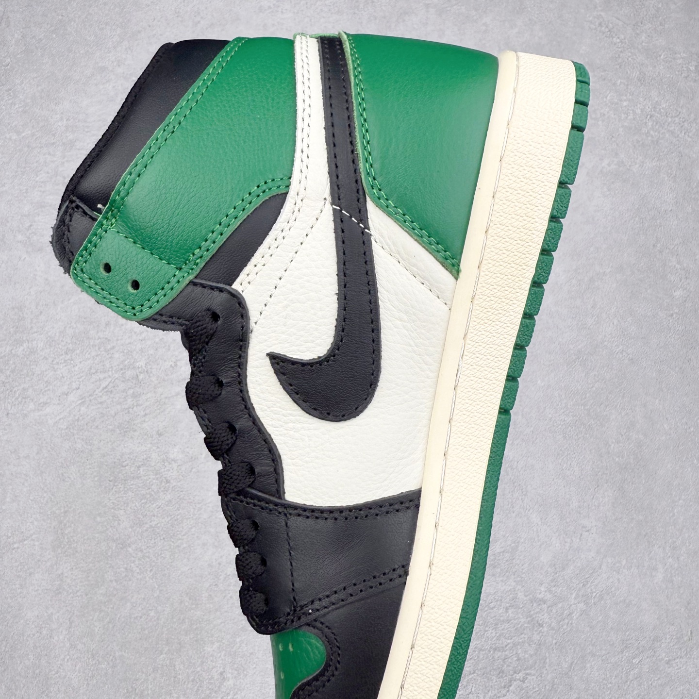 图片[7]-＃TG特价福利 Air Jordan AJ1 High 高帮全系列 性价比批次 原盒原配 大厂出品 原厂楦头纸板数据开发 鞋型公整不松垮 采购头层皮料冲裁 高整洁度 上脚原汁原味的公司货既视感 原底独立模具 中底四线拉帮完美走线 原模大底咬花 实拍调校N版已经零色差零失真 百分百还原实物色彩所见即所得 不存在货不对板色差等低级问题 选购参考实物拍摄 不混卖不参货 只用心做好货严格选品 承诺混一赔十 尺码：36 36.5 37.5 38 38.5 39 40 40.5 41 42 42.5 43 44 44.5 45 46 47.5-选品中心