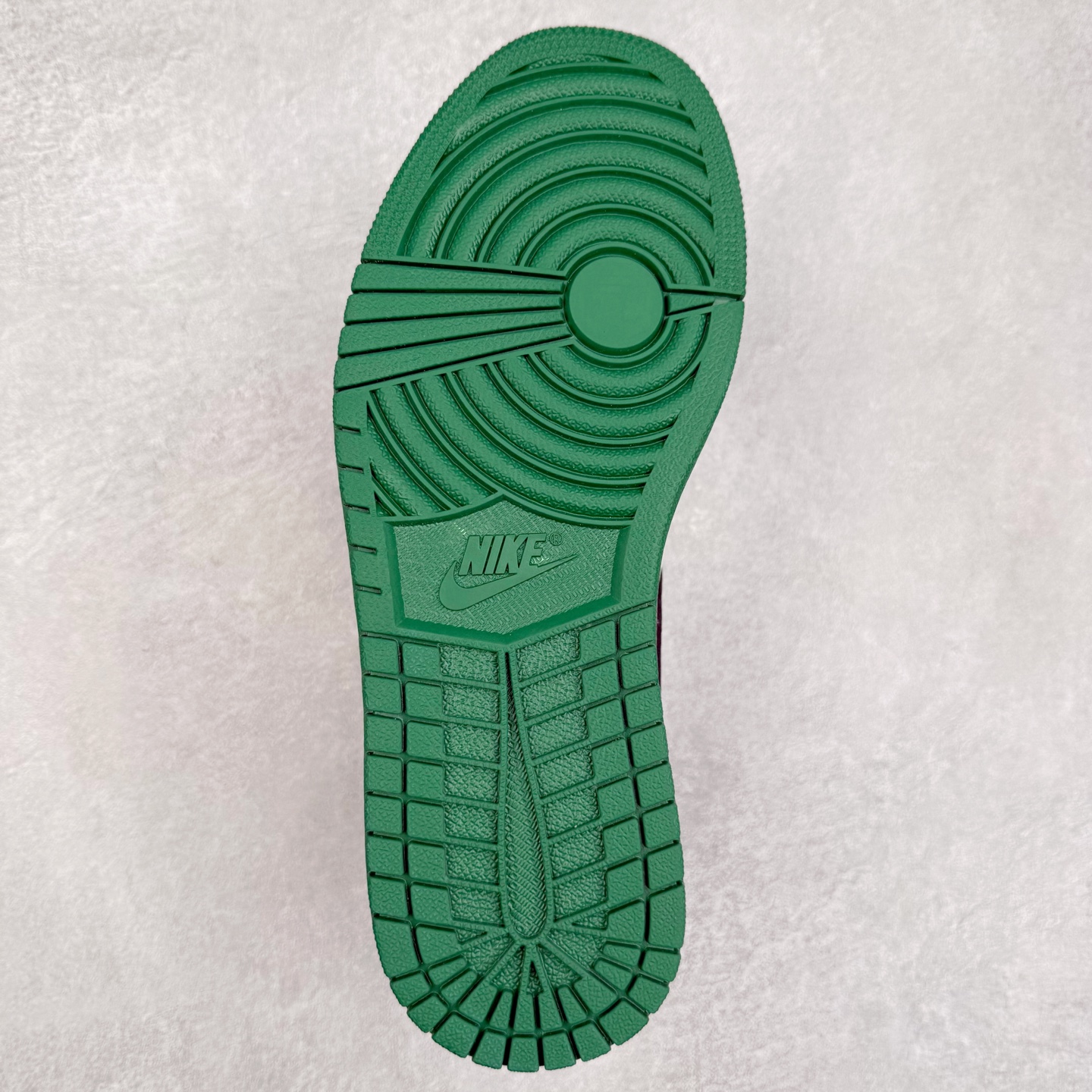 图片[9]-＃TG特价福利 Air Jordan AJ1 High 高帮全系列 性价比批次 原盒原配 大厂出品 原厂楦头纸板数据开发 鞋型公整不松垮 采购头层皮料冲裁 高整洁度 上脚原汁原味的公司货既视感 原底独立模具 中底四线拉帮完美走线 原模大底咬花 实拍调校N版已经零色差零失真 百分百还原实物色彩所见即所得 不存在货不对板色差等低级问题 选购参考实物拍摄 不混卖不参货 只用心做好货严格选品 承诺混一赔十 尺码：36 36.5 37.5 38 38.5 39 40 40.5 41 42 42.5 43 44 44.5 45 46 47.5-选品中心