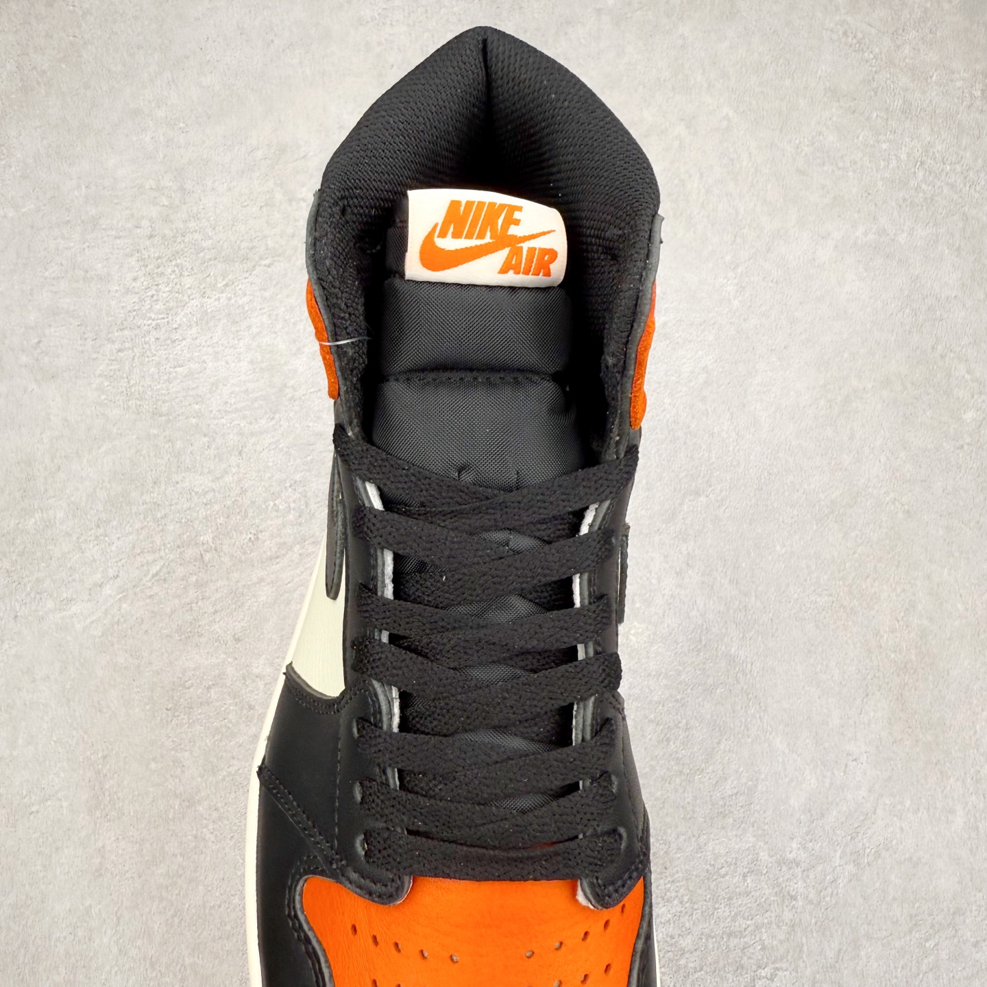 图片[5]-＃TG特价福利 Air Jordan AJ1 High 高帮全系列 性价比批次 原盒原配 大厂出品 原厂楦头纸板数据开发 鞋型公整不松垮 采购头层皮料冲裁 高整洁度 上脚原汁原味的公司货既视感 原底独立模具 中底四线拉帮完美走线 原模大底咬花 实拍调校N版已经零色差零失真 百分百还原实物色彩所见即所得 不存在货不对板色差等低级问题 选购参考实物拍摄 不混卖不参货 只用心做好货严格选品 承诺混一赔十 尺码：36 36.5 37.5 38 38.5 39 40 40.5 41 42 42.5 43 44 44.5 45 46 47.5-选品中心