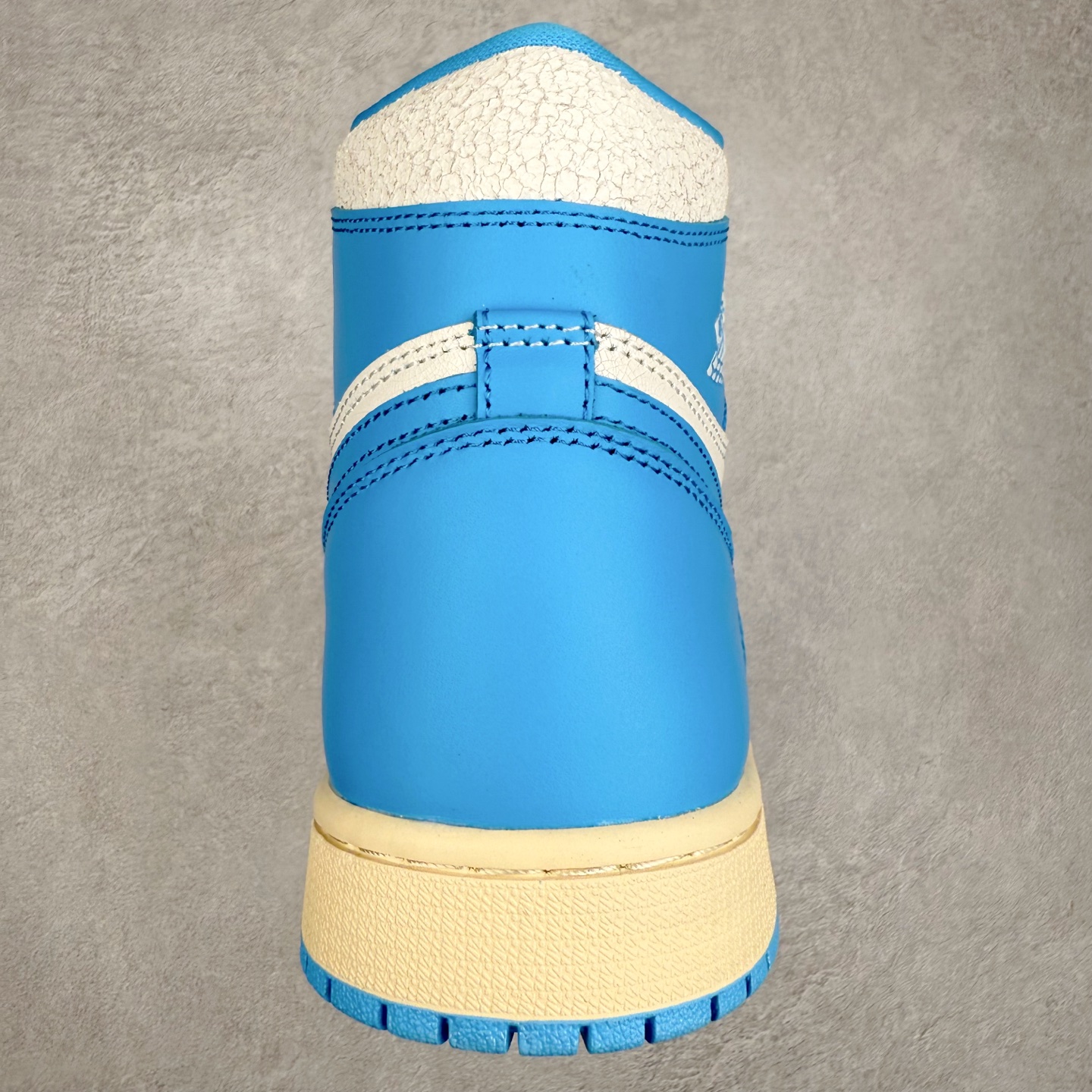 图片[8]-＃TG特价福利 Air Jordan AJ1 High 高帮全系列 性价比批次 原盒原配 大厂出品 原厂楦头纸板数据开发 鞋型公整不松垮 采购头层皮料冲裁 高整洁度 上脚原汁原味的公司货既视感 原底独立模具 中底四线拉帮完美走线 原模大底咬花 实拍调校N版已经零色差零失真 百分百还原实物色彩所见即所得 不存在货不对板色差等低级问题 选购参考实物拍摄 不混卖不参货 只用心做好货严格选品 承诺混一赔十 尺码：36 36.5 37.5 38 38.5 39 40 40.5 41 42 42.5 43 44 44.5 45 46 47.5-选品中心