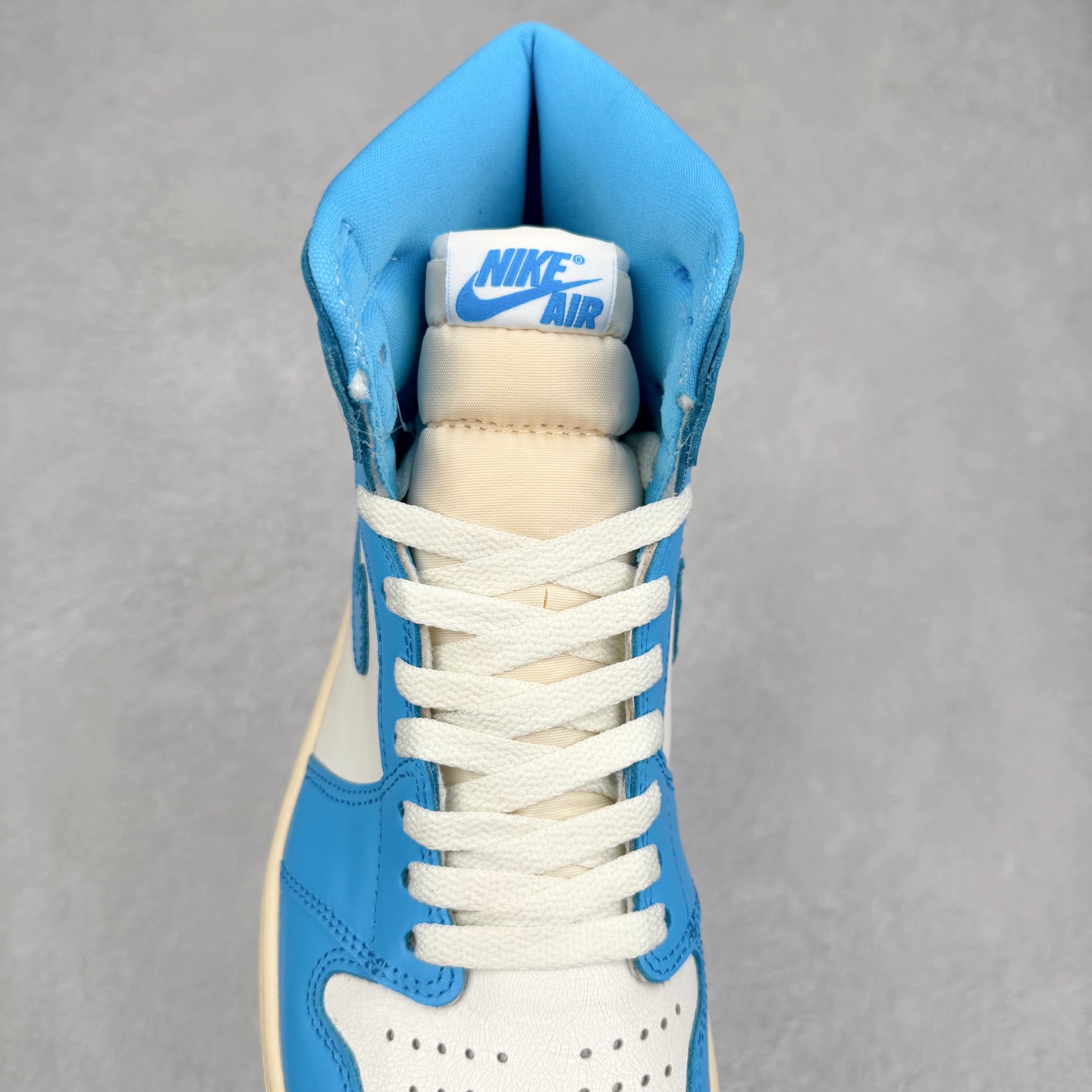 图片[5]-＃TG特价福利 Air Jordan AJ1 High 高帮全系列 性价比批次 原盒原配 大厂出品 原厂楦头纸板数据开发 鞋型公整不松垮 采购头层皮料冲裁 高整洁度 上脚原汁原味的公司货既视感 原底独立模具 中底四线拉帮完美走线 原模大底咬花 实拍调校N版已经零色差零失真 百分百还原实物色彩所见即所得 不存在货不对板色差等低级问题 选购参考实物拍摄 不混卖不参货 只用心做好货严格选品 承诺混一赔十 尺码：36 36.5 37.5 38 38.5 39 40 40.5 41 42 42.5 43 44 44.5 45 46 47.5-选品中心