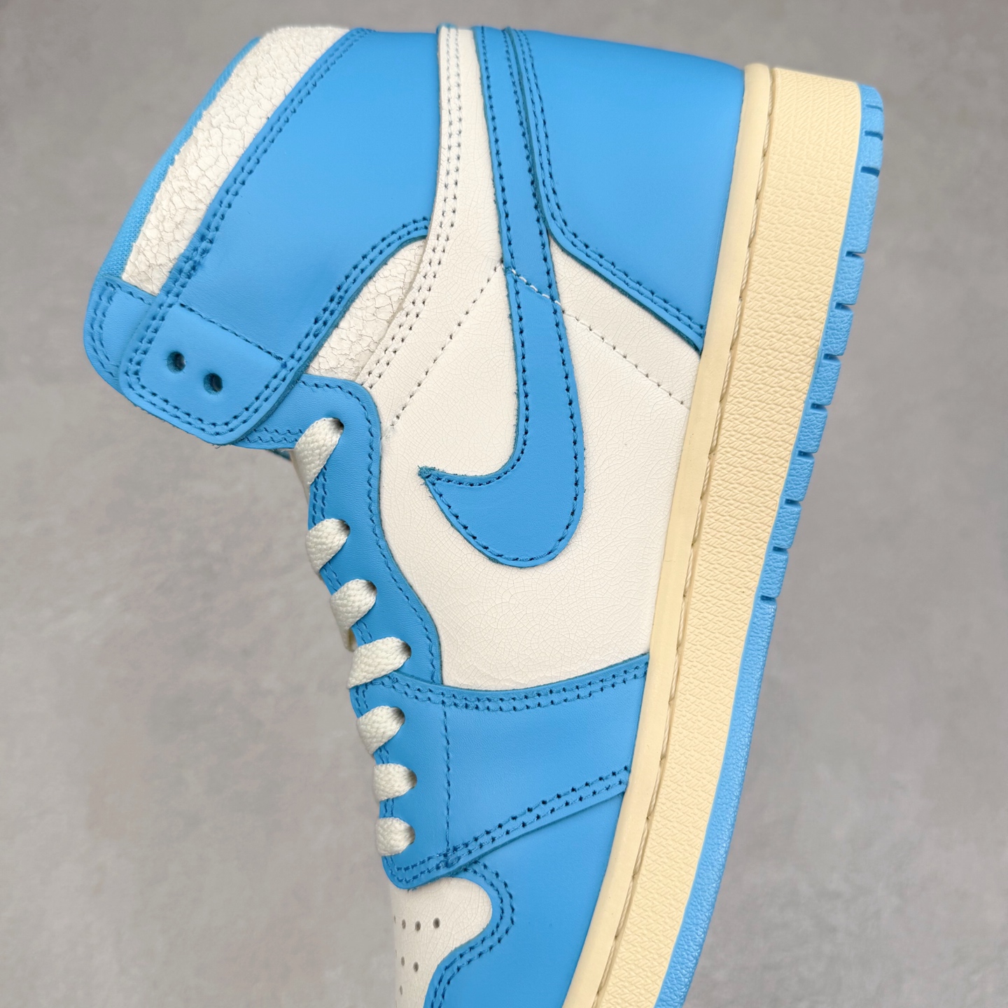 图片[7]-＃TG特价福利 Air Jordan AJ1 High 高帮全系列 性价比批次 原盒原配 大厂出品 原厂楦头纸板数据开发 鞋型公整不松垮 采购头层皮料冲裁 高整洁度 上脚原汁原味的公司货既视感 原底独立模具 中底四线拉帮完美走线 原模大底咬花 实拍调校N版已经零色差零失真 百分百还原实物色彩所见即所得 不存在货不对板色差等低级问题 选购参考实物拍摄 不混卖不参货 只用心做好货严格选品 承诺混一赔十 尺码：36 36.5 37.5 38 38.5 39 40 40.5 41 42 42.5 43 44 44.5 45 46 47.5-选品中心