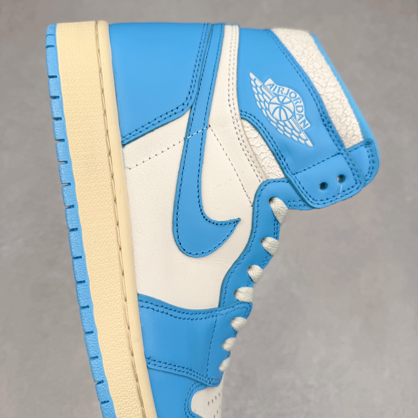 图片[6]-＃TG特价福利 Air Jordan AJ1 High 高帮全系列 性价比批次 原盒原配 大厂出品 原厂楦头纸板数据开发 鞋型公整不松垮 采购头层皮料冲裁 高整洁度 上脚原汁原味的公司货既视感 原底独立模具 中底四线拉帮完美走线 原模大底咬花 实拍调校N版已经零色差零失真 百分百还原实物色彩所见即所得 不存在货不对板色差等低级问题 选购参考实物拍摄 不混卖不参货 只用心做好货严格选品 承诺混一赔十 尺码：36 36.5 37.5 38 38.5 39 40 40.5 41 42 42.5 43 44 44.5 45 46 47.5-选品中心