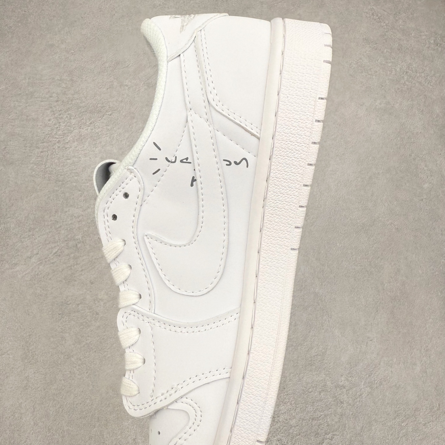 图片[7]-＃TG特价福利 TS x Air Jordan AJ1 Low 倒钩低帮联名配色 性价比批次 原盒原配 大厂出品 原厂楦头纸板数据开发 鞋型公整不松垮 采购头层皮料冲裁 高整洁度 上脚原汁原味的公司货既视感 原底独立模具 中底四线拉帮完美走线 原模大底咬花 实拍调校N版已经零色差零失真 百分百还原实物色彩所见即所得 不存在货不对板色差等低级问题 选购参考实物拍摄 不混卖不参货 只用心做好货严格选品 承诺混一赔十 尺码：36 36.5 37.5 38 38.5 39 40 40.5 41 42 42.5 43 44 44.5 45 46 47.5-选品中心