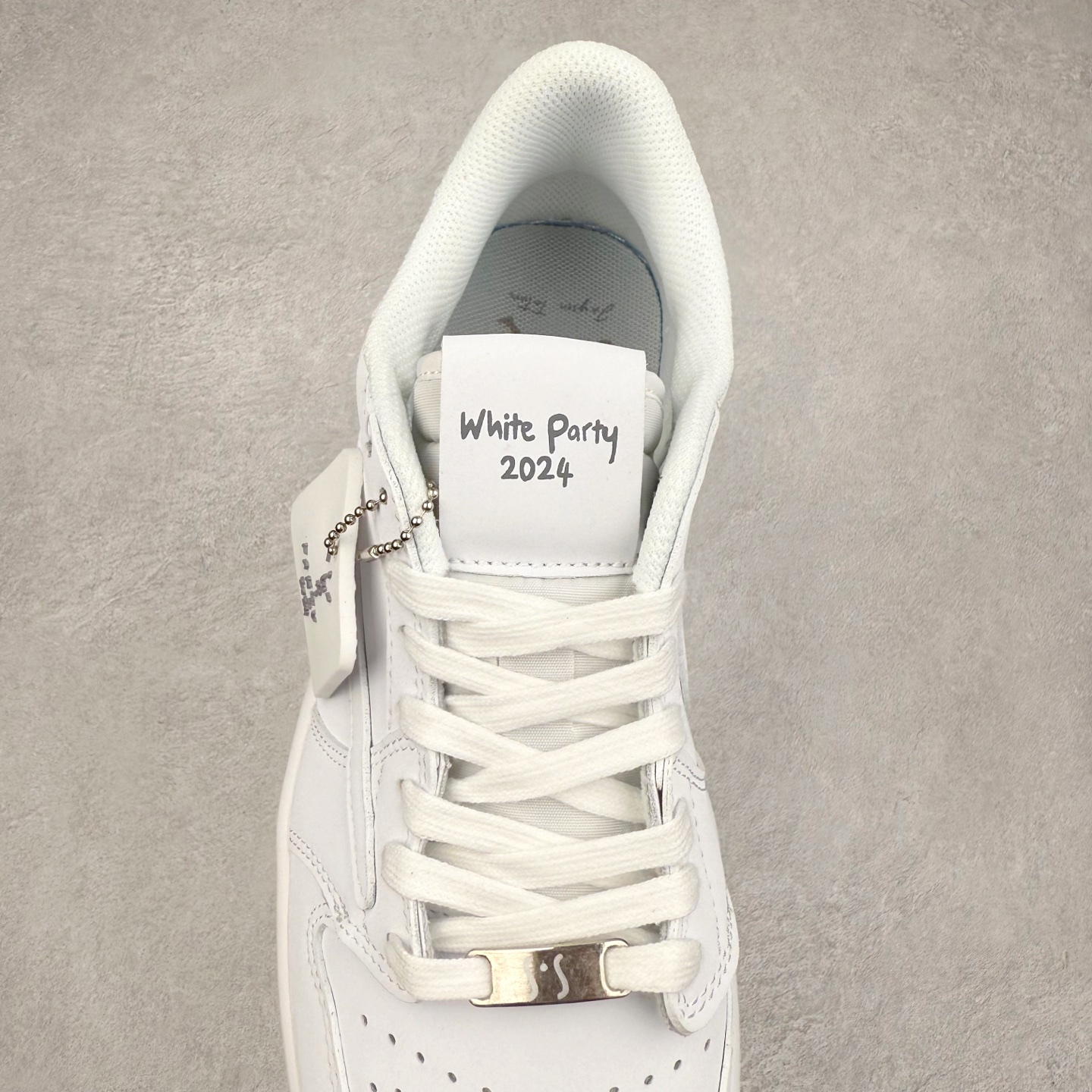 图片[5]-＃TG特价福利 TS x Air Jordan AJ1 Low 倒钩低帮联名配色 性价比批次 原盒原配 大厂出品 原厂楦头纸板数据开发 鞋型公整不松垮 采购头层皮料冲裁 高整洁度 上脚原汁原味的公司货既视感 原底独立模具 中底四线拉帮完美走线 原模大底咬花 实拍调校N版已经零色差零失真 百分百还原实物色彩所见即所得 不存在货不对板色差等低级问题 选购参考实物拍摄 不混卖不参货 只用心做好货严格选品 承诺混一赔十 尺码：36 36.5 37.5 38 38.5 39 40 40.5 41 42 42.5 43 44 44.5 45 46 47.5-选品中心