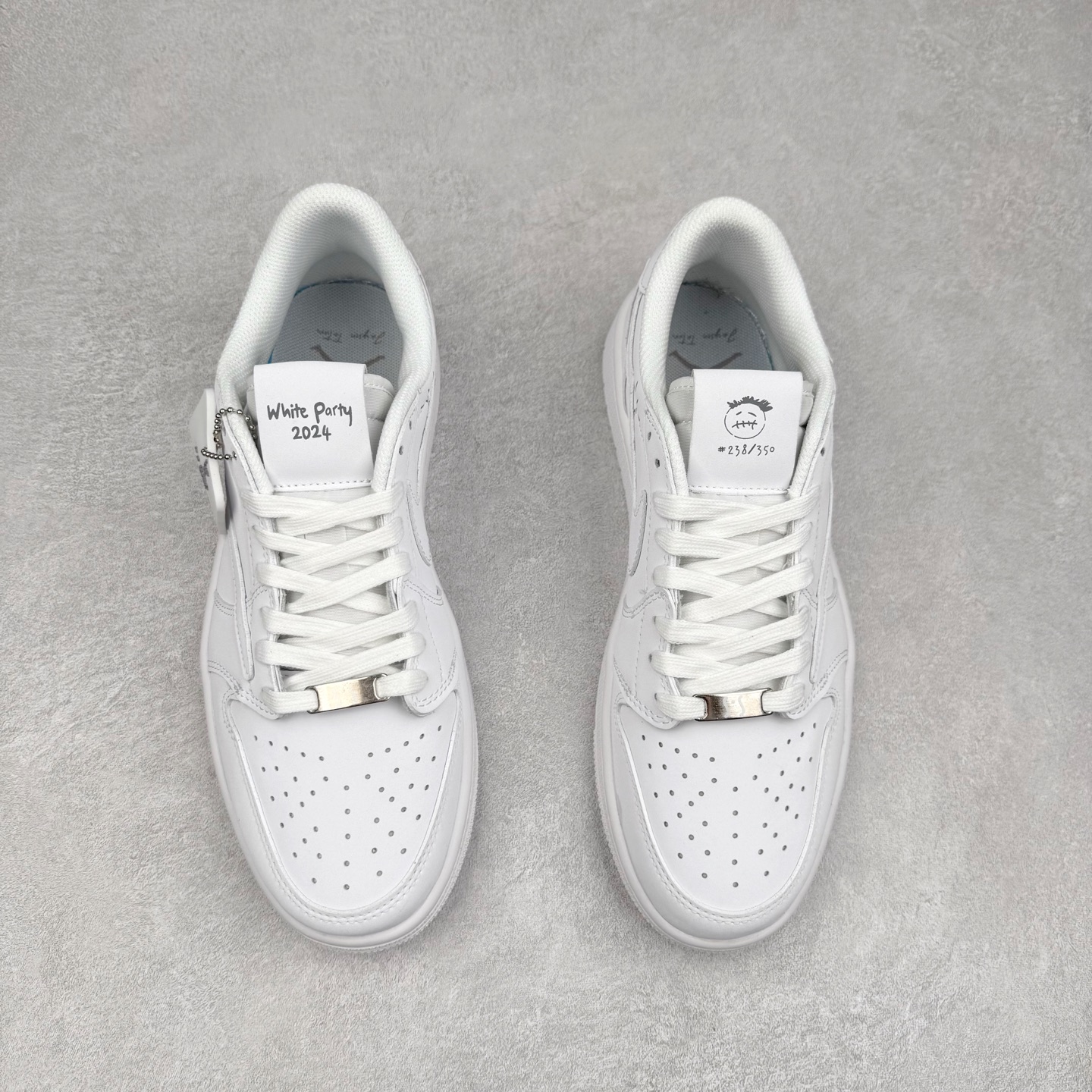 图片[2]-＃TG特价福利 TS x Air Jordan AJ1 Low 倒钩低帮联名配色 性价比批次 原盒原配 大厂出品 原厂楦头纸板数据开发 鞋型公整不松垮 采购头层皮料冲裁 高整洁度 上脚原汁原味的公司货既视感 原底独立模具 中底四线拉帮完美走线 原模大底咬花 实拍调校N版已经零色差零失真 百分百还原实物色彩所见即所得 不存在货不对板色差等低级问题 选购参考实物拍摄 不混卖不参货 只用心做好货严格选品 承诺混一赔十 尺码：36 36.5 37.5 38 38.5 39 40 40.5 41 42 42.5 43 44 44.5 45 46 47.5-选品中心