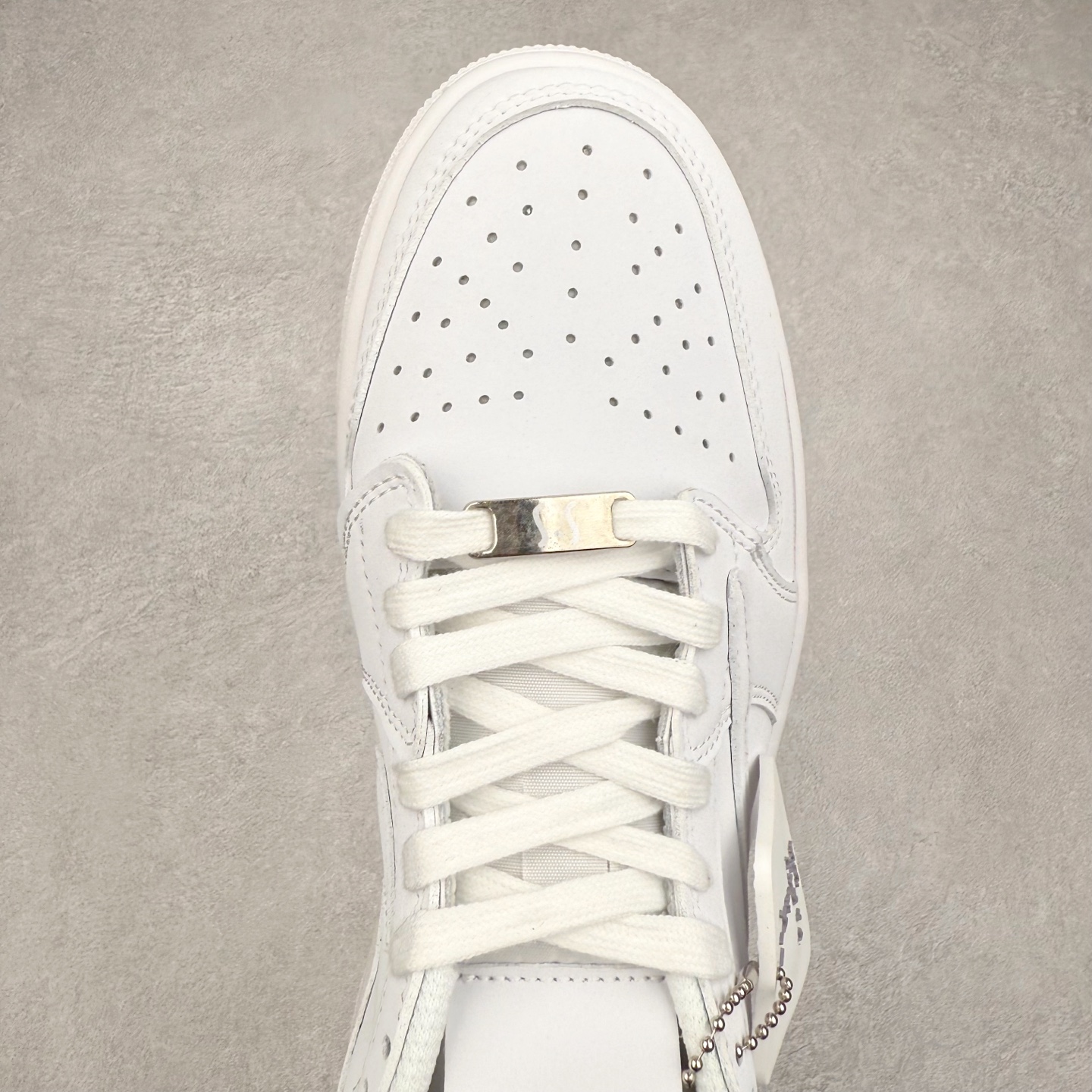 图片[4]-＃TG特价福利 TS x Air Jordan AJ1 Low 倒钩低帮联名配色 性价比批次 原盒原配 大厂出品 原厂楦头纸板数据开发 鞋型公整不松垮 采购头层皮料冲裁 高整洁度 上脚原汁原味的公司货既视感 原底独立模具 中底四线拉帮完美走线 原模大底咬花 实拍调校N版已经零色差零失真 百分百还原实物色彩所见即所得 不存在货不对板色差等低级问题 选购参考实物拍摄 不混卖不参货 只用心做好货严格选品 承诺混一赔十 尺码：36 36.5 37.5 38 38.5 39 40 40.5 41 42 42.5 43 44 44.5 45 46 47.5-选品中心