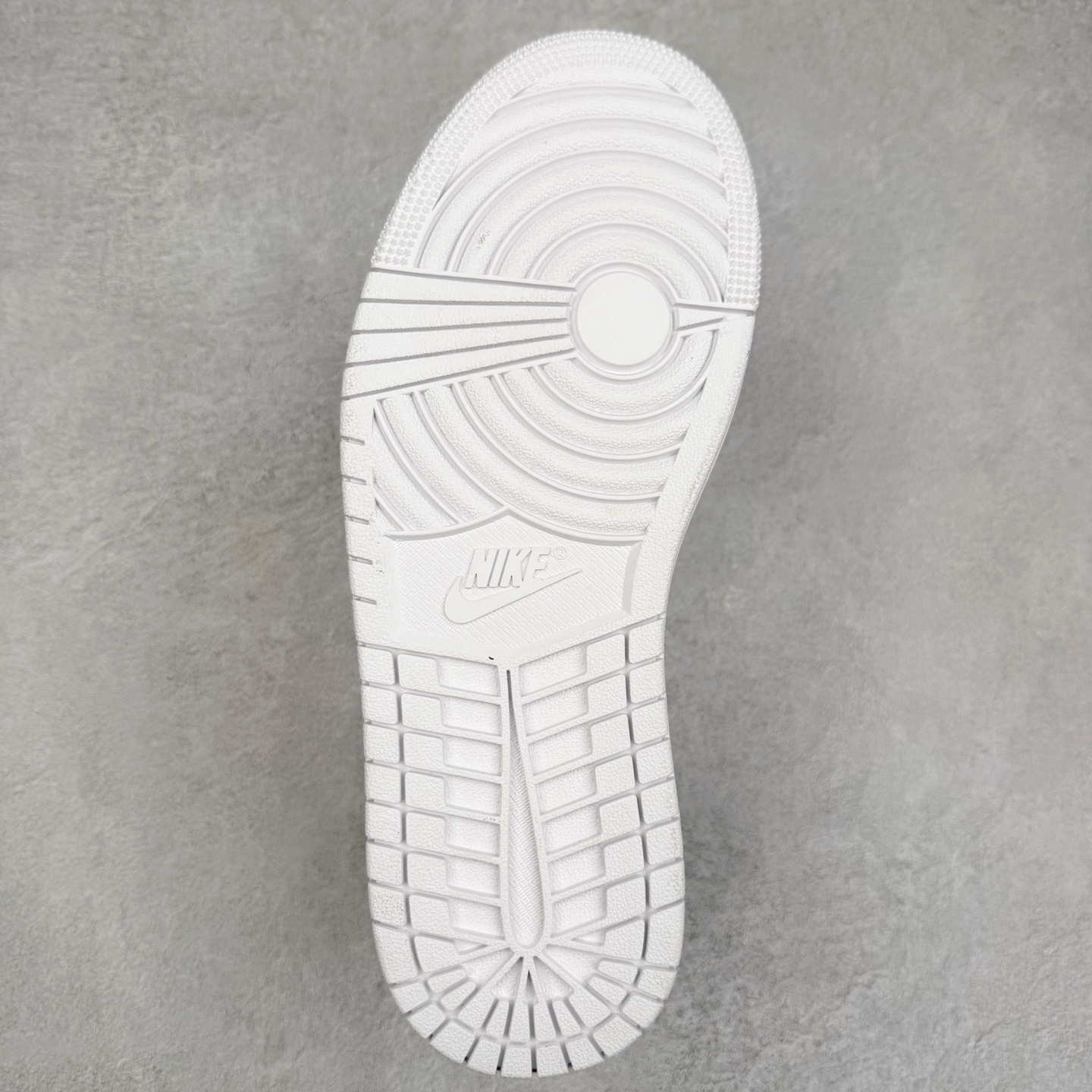 图片[9]-＃TG特价福利 TS x Air Jordan AJ1 Low 倒钩低帮联名配色 性价比批次 原盒原配 大厂出品 原厂楦头纸板数据开发 鞋型公整不松垮 采购头层皮料冲裁 高整洁度 上脚原汁原味的公司货既视感 原底独立模具 中底四线拉帮完美走线 原模大底咬花 实拍调校N版已经零色差零失真 百分百还原实物色彩所见即所得 不存在货不对板色差等低级问题 选购参考实物拍摄 不混卖不参货 只用心做好货严格选品 承诺混一赔十 尺码：36 36.5 37.5 38 38.5 39 40 40.5 41 42 42.5 43 44 44.5 45 46 47.5-选品中心