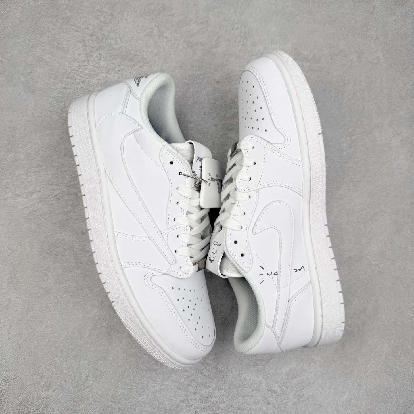 图片[3]-＃TG特价福利 TS x Air Jordan AJ1 Low 倒钩低帮联名配色 性价比批次 原盒原配 大厂出品 原厂楦头纸板数据开发 鞋型公整不松垮 采购头层皮料冲裁 高整洁度 上脚原汁原味的公司货既视感 原底独立模具 中底四线拉帮完美走线 原模大底咬花 实拍调校N版已经零色差零失真 百分百还原实物色彩所见即所得 不存在货不对板色差等低级问题 选购参考实物拍摄 不混卖不参货 只用心做好货严格选品 承诺混一赔十 尺码：36 36.5 37.5 38 38.5 39 40 40.5 41 42 42.5 43 44 44.5 45 46 47.5-选品中心