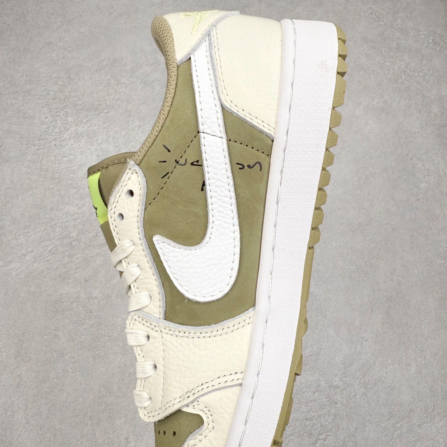 图片[7]-＃TG特价福利 TS x Air Jordan AJ1 Low 倒钩低帮联名配色 性价比批次 原盒原配 大厂出品 原厂楦头纸板数据开发 鞋型公整不松垮 采购头层皮料冲裁 高整洁度 上脚原汁原味的公司货既视感 原底独立模具 中底四线拉帮完美走线 原模大底咬花 实拍调校N版已经零色差零失真 百分百还原实物色彩所见即所得 不存在货不对板色差等低级问题 选购参考实物拍摄 不混卖不参货 只用心做好货严格选品 承诺混一赔十 尺码：36 36.5 37.5 38 38.5 39 40 40.5 41 42 42.5 43 44 44.5 45 46 47.5-选品中心