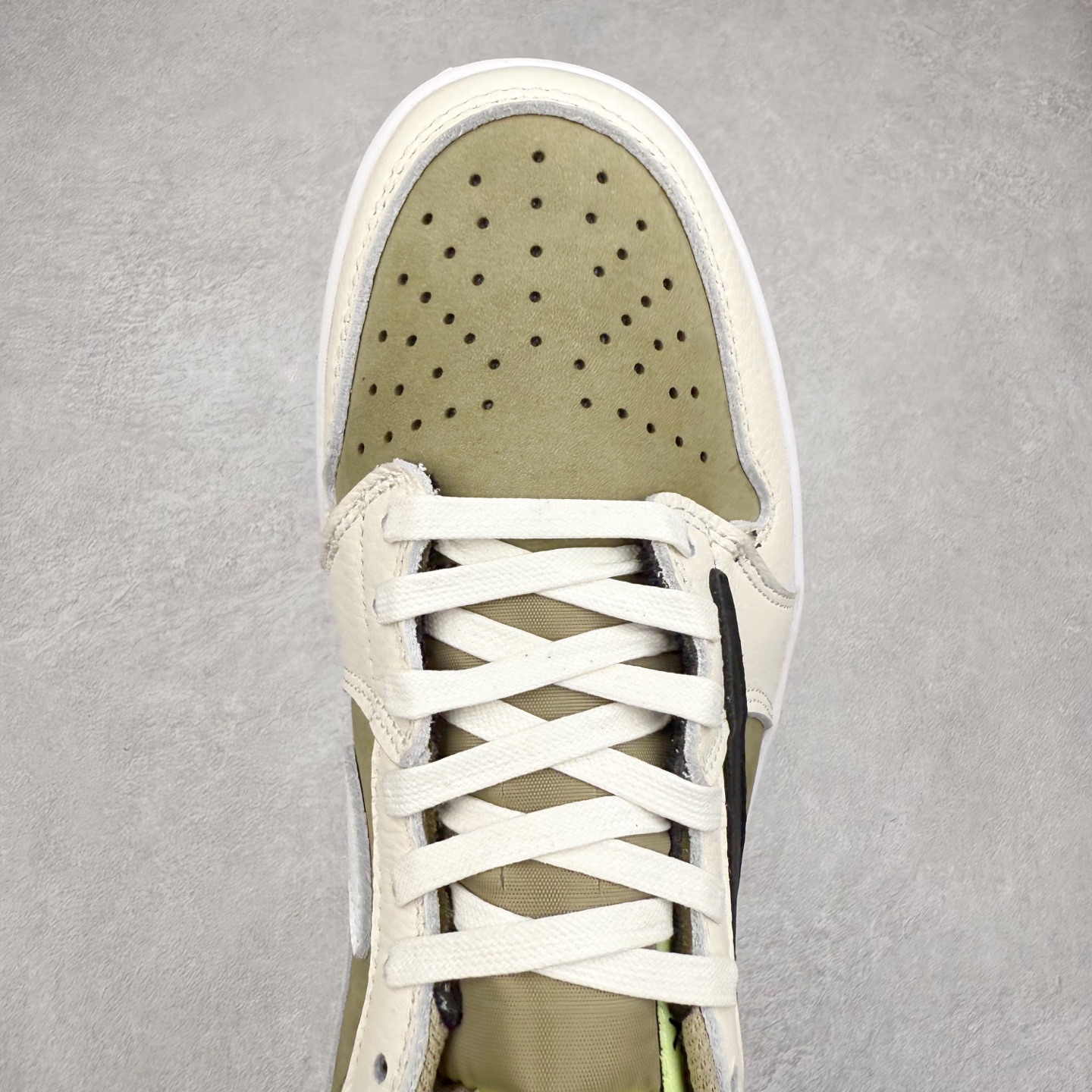 图片[4]-＃TG特价福利 TS x Air Jordan AJ1 Low 倒钩低帮联名配色 性价比批次 原盒原配 大厂出品 原厂楦头纸板数据开发 鞋型公整不松垮 采购头层皮料冲裁 高整洁度 上脚原汁原味的公司货既视感 原底独立模具 中底四线拉帮完美走线 原模大底咬花 实拍调校N版已经零色差零失真 百分百还原实物色彩所见即所得 不存在货不对板色差等低级问题 选购参考实物拍摄 不混卖不参货 只用心做好货严格选品 承诺混一赔十 尺码：36 36.5 37.5 38 38.5 39 40 40.5 41 42 42.5 43 44 44.5 45 46 47.5-选品中心