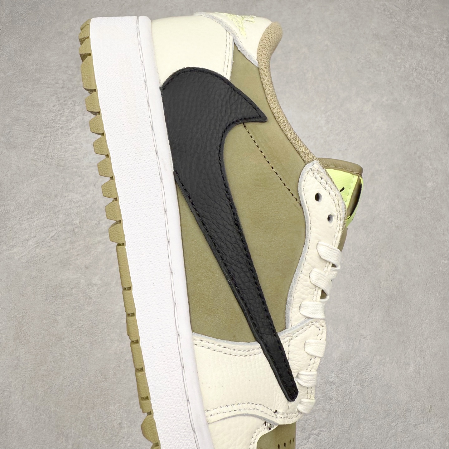 图片[6]-＃TG特价福利 TS x Air Jordan AJ1 Low 倒钩低帮联名配色 性价比批次 原盒原配 大厂出品 原厂楦头纸板数据开发 鞋型公整不松垮 采购头层皮料冲裁 高整洁度 上脚原汁原味的公司货既视感 原底独立模具 中底四线拉帮完美走线 原模大底咬花 实拍调校N版已经零色差零失真 百分百还原实物色彩所见即所得 不存在货不对板色差等低级问题 选购参考实物拍摄 不混卖不参货 只用心做好货严格选品 承诺混一赔十 尺码：36 36.5 37.5 38 38.5 39 40 40.5 41 42 42.5 43 44 44.5 45 46 47.5-选品中心