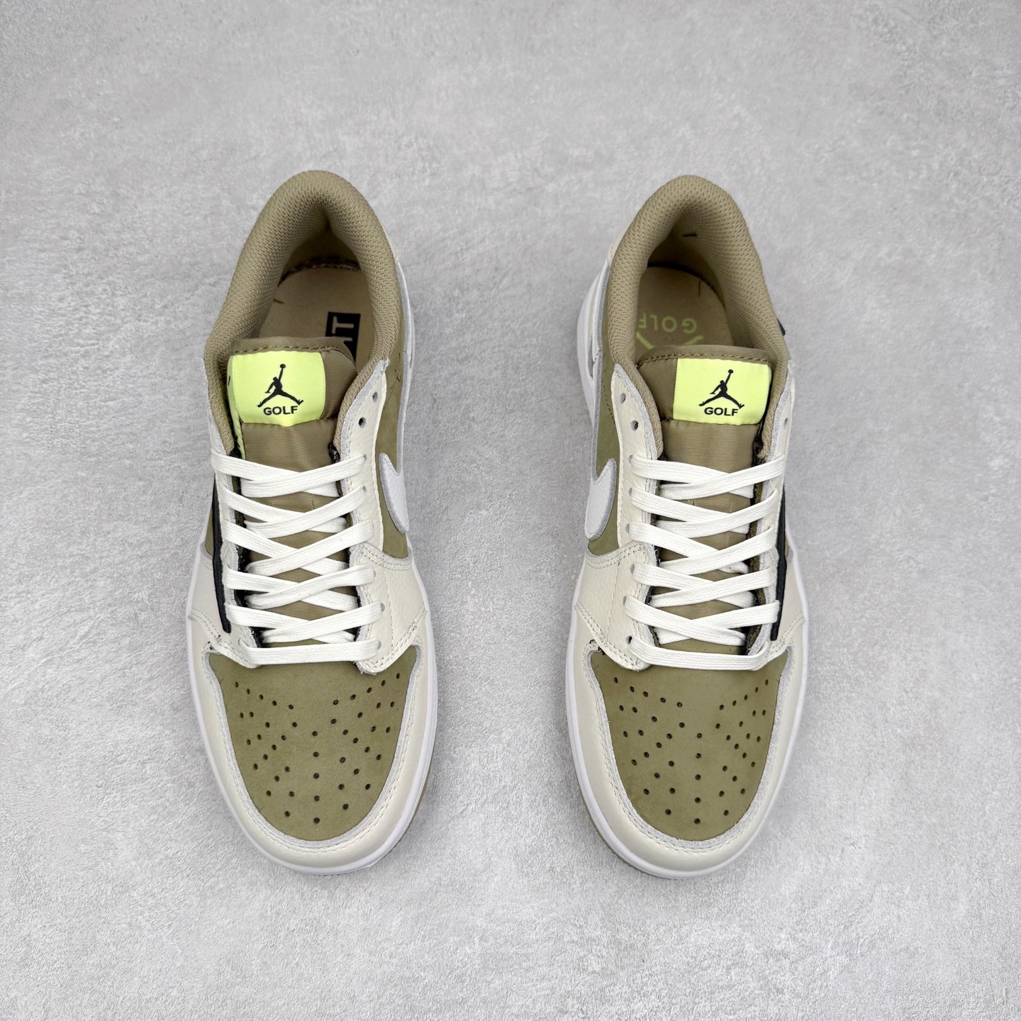 图片[2]-＃TG特价福利 TS x Air Jordan AJ1 Low 倒钩低帮联名配色 性价比批次 原盒原配 大厂出品 原厂楦头纸板数据开发 鞋型公整不松垮 采购头层皮料冲裁 高整洁度 上脚原汁原味的公司货既视感 原底独立模具 中底四线拉帮完美走线 原模大底咬花 实拍调校N版已经零色差零失真 百分百还原实物色彩所见即所得 不存在货不对板色差等低级问题 选购参考实物拍摄 不混卖不参货 只用心做好货严格选品 承诺混一赔十 尺码：36 36.5 37.5 38 38.5 39 40 40.5 41 42 42.5 43 44 44.5 45 46 47.5-选品中心