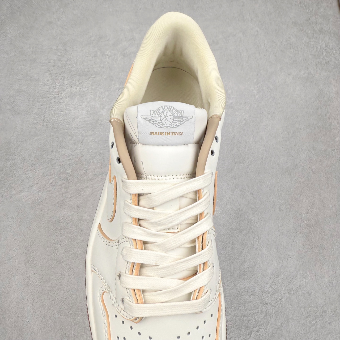 图片[5]-＃TG特价福利 TS x Air Jordan AJ1 Low 倒钩低帮联名配色 性价比批次 原盒原配 大厂出品 原厂楦头纸板数据开发 鞋型公整不松垮 采购头层皮料冲裁 高整洁度 上脚原汁原味的公司货既视感 原底独立模具 中底四线拉帮完美走线 原模大底咬花 实拍调校N版已经零色差零失真 百分百还原实物色彩所见即所得 不存在货不对板色差等低级问题 选购参考实物拍摄 不混卖不参货 只用心做好货严格选品 承诺混一赔十 尺码：36 36.5 37.5 38 38.5 39 40 40.5 41 42 42.5 43 44 44.5 45 46 47.5-选品中心