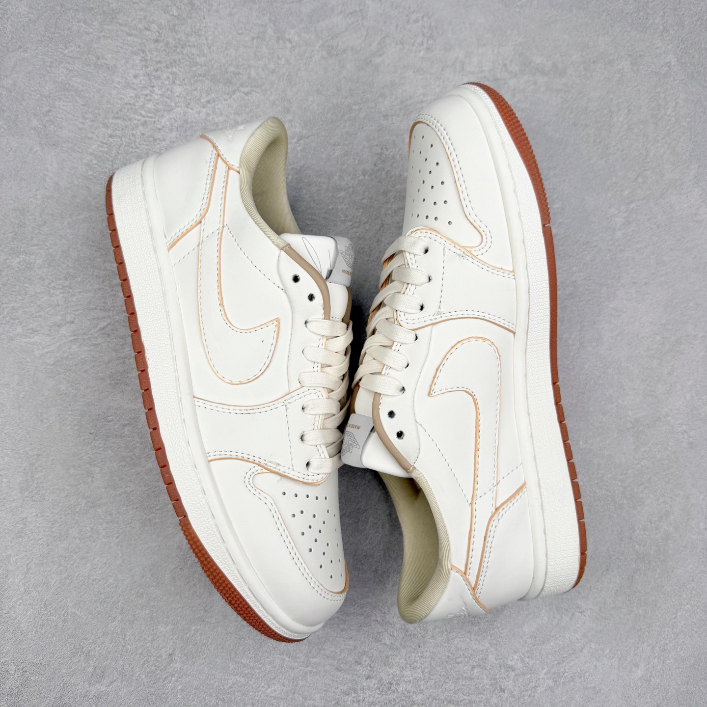 图片[3]-＃TG特价福利 TS x Air Jordan AJ1 Low 倒钩低帮联名配色 性价比批次 原盒原配 大厂出品 原厂楦头纸板数据开发 鞋型公整不松垮 采购头层皮料冲裁 高整洁度 上脚原汁原味的公司货既视感 原底独立模具 中底四线拉帮完美走线 原模大底咬花 实拍调校N版已经零色差零失真 百分百还原实物色彩所见即所得 不存在货不对板色差等低级问题 选购参考实物拍摄 不混卖不参货 只用心做好货严格选品 承诺混一赔十 尺码：36 36.5 37.5 38 38.5 39 40 40.5 41 42 42.5 43 44 44.5 45 46 47.5-选品中心