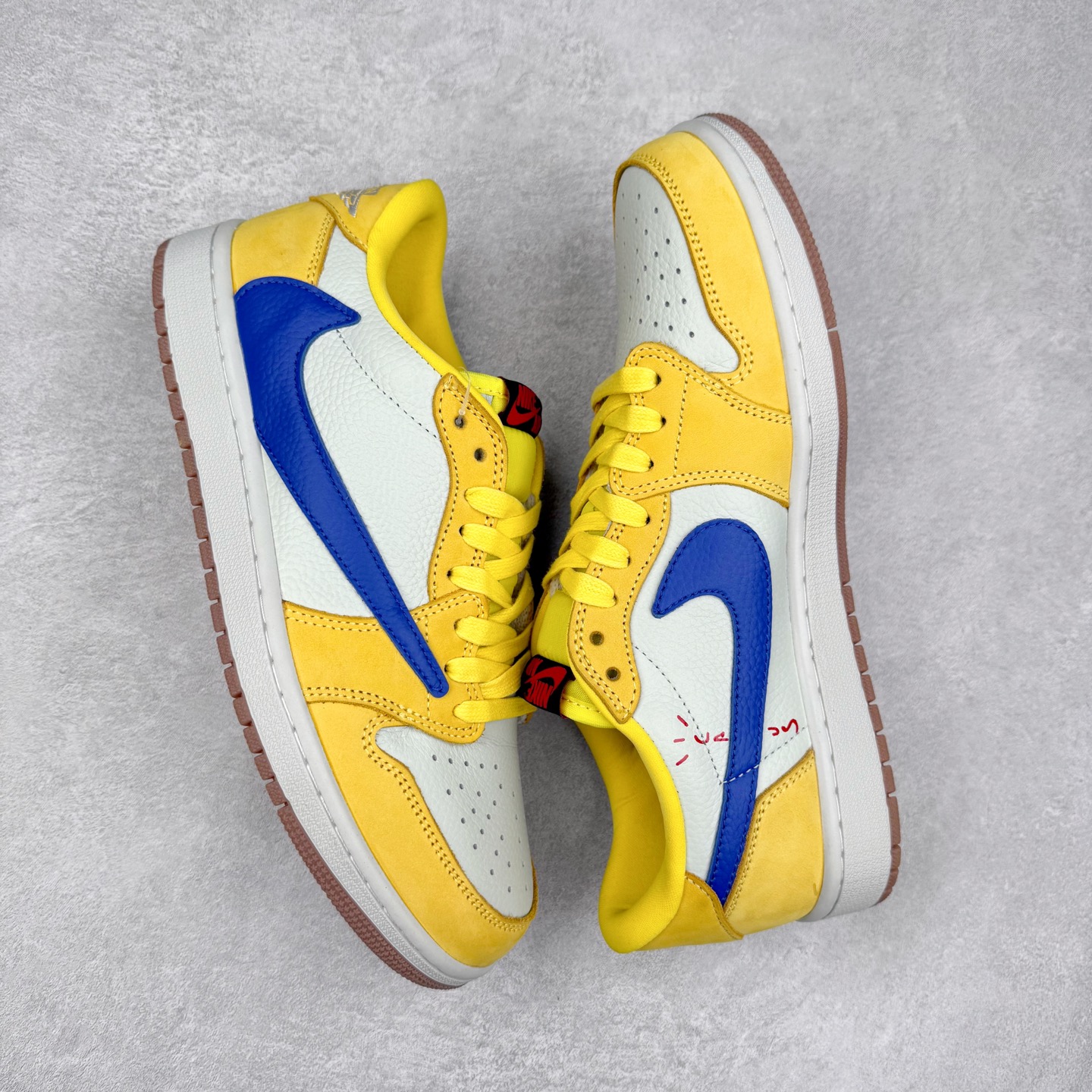 图片[3]-＃TG特价福利 TS x Air Jordan AJ1 Low 倒钩低帮联名配色 性价比批次 原盒原配 大厂出品 原厂楦头纸板数据开发 鞋型公整不松垮 采购头层皮料冲裁 高整洁度 上脚原汁原味的公司货既视感 原底独立模具 中底四线拉帮完美走线 原模大底咬花 实拍调校N版已经零色差零失真 百分百还原实物色彩所见即所得 不存在货不对板色差等低级问题 选购参考实物拍摄 不混卖不参货 只用心做好货严格选品 承诺混一赔十 尺码：36 36.5 37.5 38 38.5 39 40 40.5 41 42 42.5 43 44 44.5 45 46 47.5-选品中心