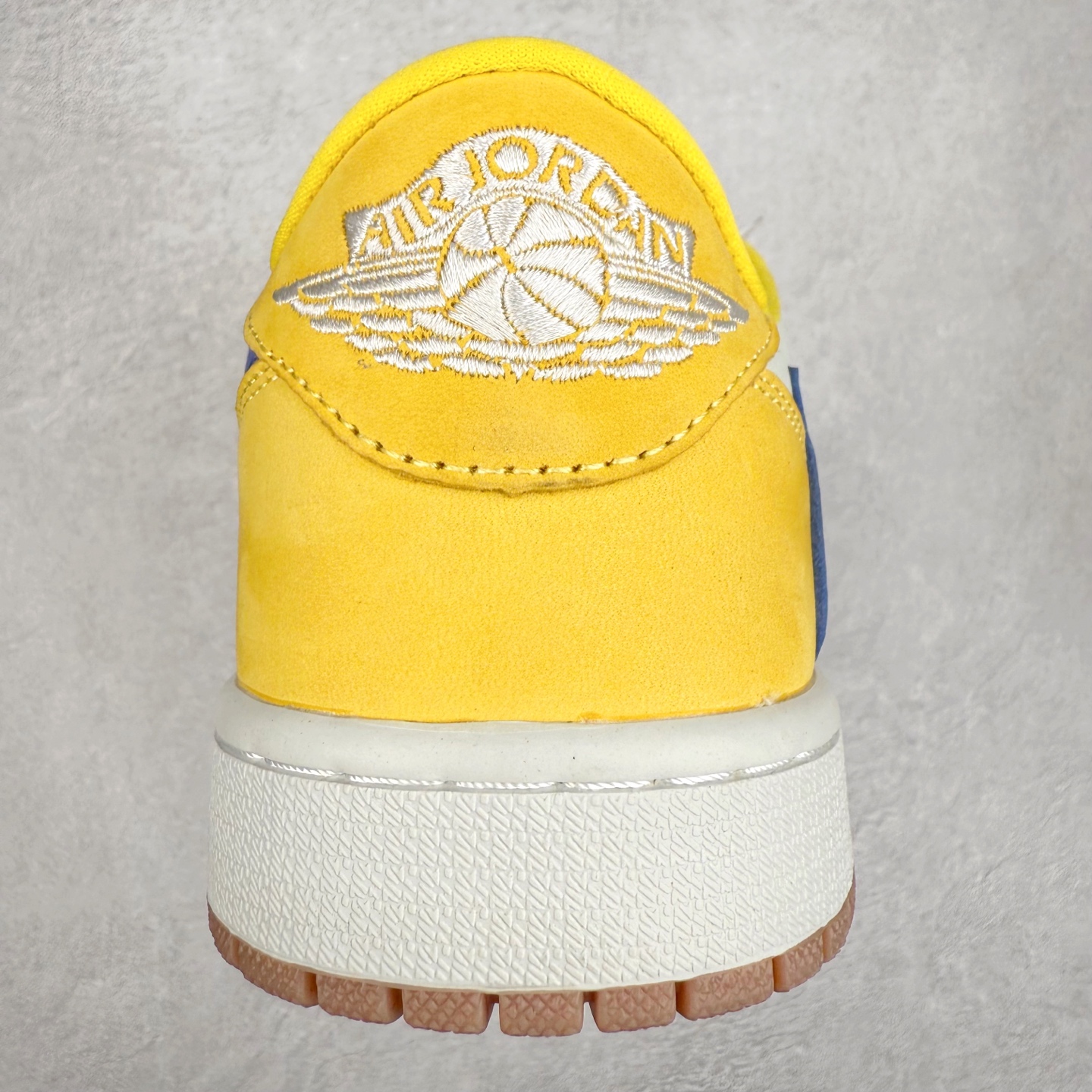 图片[8]-＃TG特价福利 TS x Air Jordan AJ1 Low 倒钩低帮联名配色 性价比批次 原盒原配 大厂出品 原厂楦头纸板数据开发 鞋型公整不松垮 采购头层皮料冲裁 高整洁度 上脚原汁原味的公司货既视感 原底独立模具 中底四线拉帮完美走线 原模大底咬花 实拍调校N版已经零色差零失真 百分百还原实物色彩所见即所得 不存在货不对板色差等低级问题 选购参考实物拍摄 不混卖不参货 只用心做好货严格选品 承诺混一赔十 尺码：36 36.5 37.5 38 38.5 39 40 40.5 41 42 42.5 43 44 44.5 45 46 47.5-选品中心