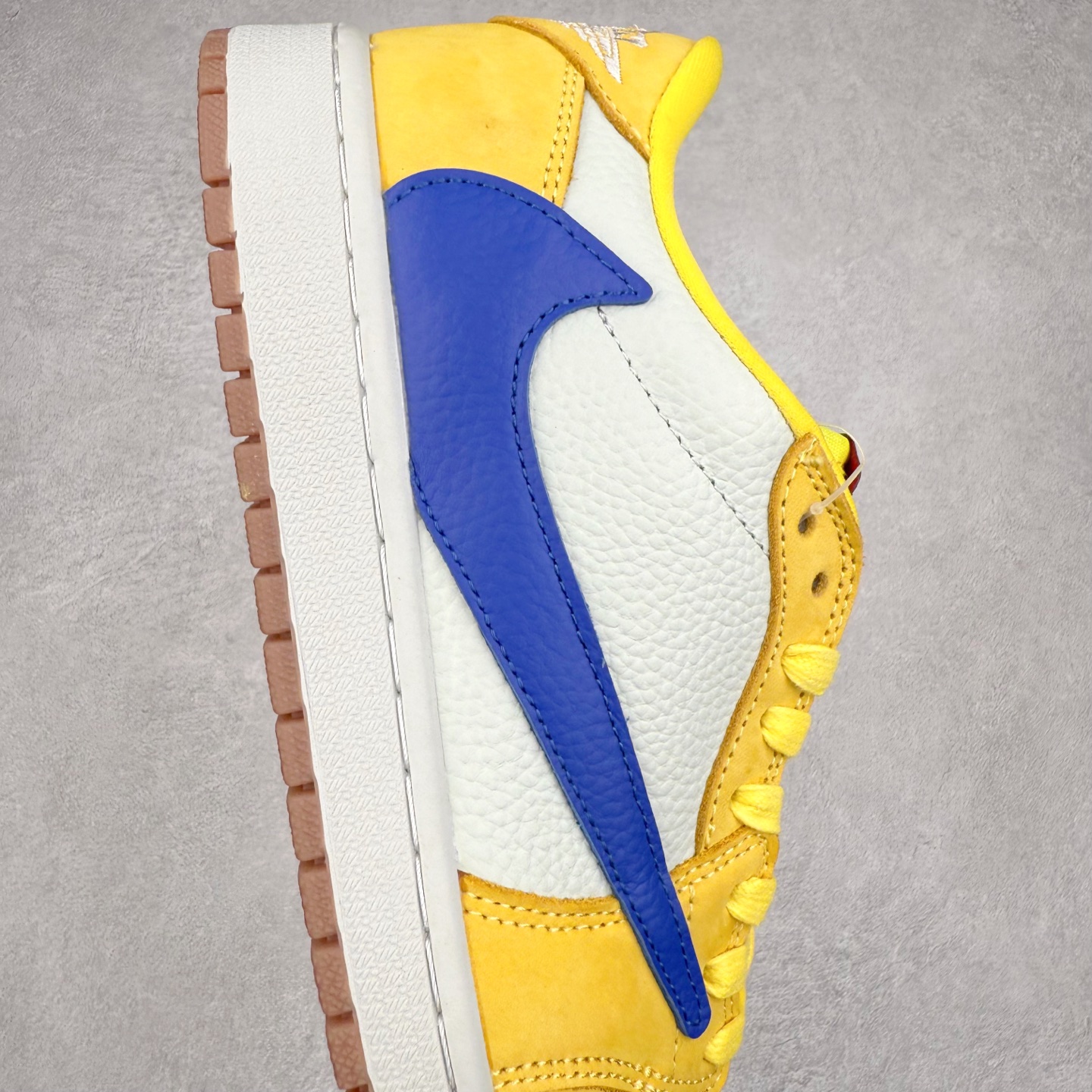 图片[6]-＃TG特价福利 TS x Air Jordan AJ1 Low 倒钩低帮联名配色 性价比批次 原盒原配 大厂出品 原厂楦头纸板数据开发 鞋型公整不松垮 采购头层皮料冲裁 高整洁度 上脚原汁原味的公司货既视感 原底独立模具 中底四线拉帮完美走线 原模大底咬花 实拍调校N版已经零色差零失真 百分百还原实物色彩所见即所得 不存在货不对板色差等低级问题 选购参考实物拍摄 不混卖不参货 只用心做好货严格选品 承诺混一赔十 尺码：36 36.5 37.5 38 38.5 39 40 40.5 41 42 42.5 43 44 44.5 45 46 47.5-选品中心