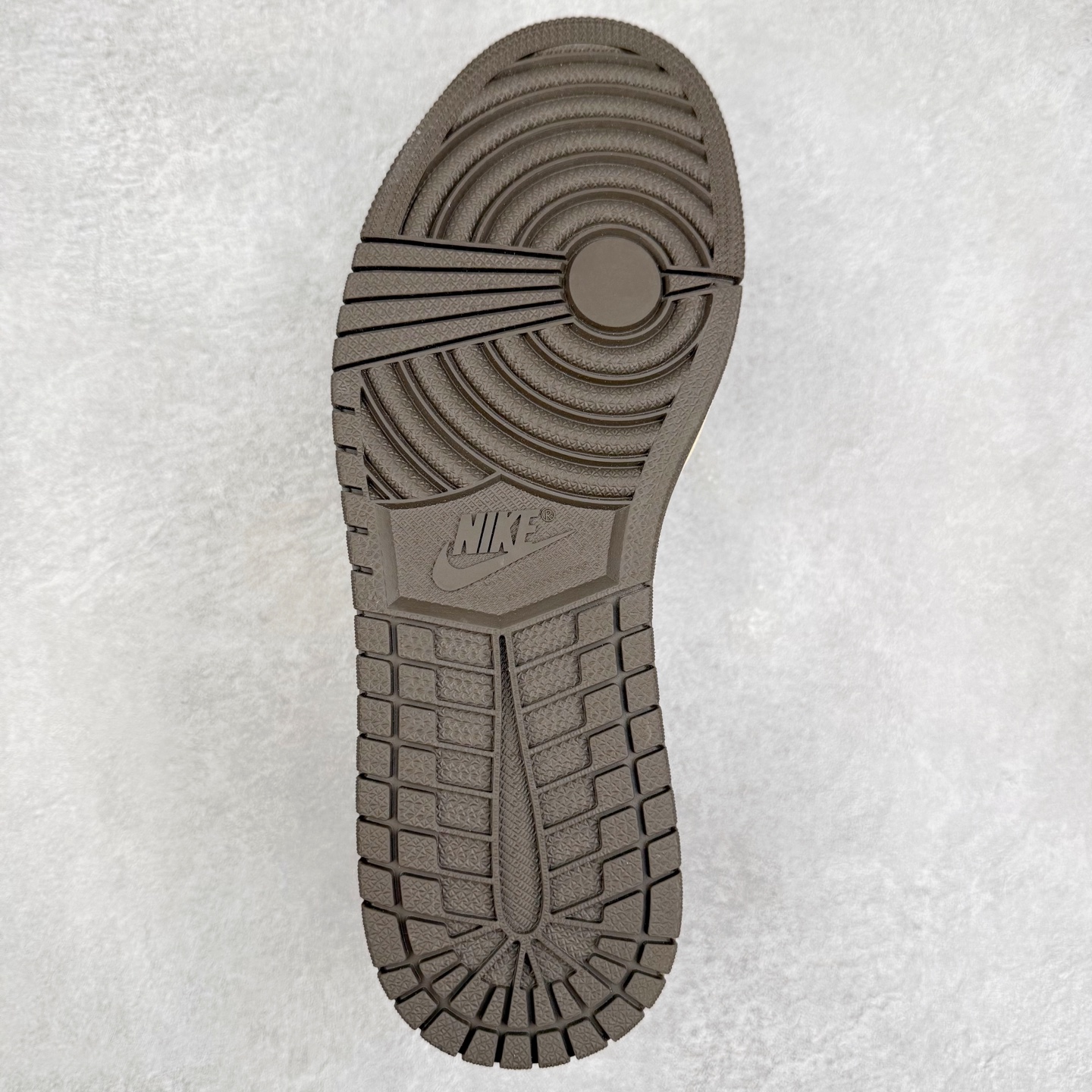 图片[9]-＃TG特价福利 TS x Air Jordan AJ1 Low 倒钩低帮联名配色 性价比批次 原盒原配 大厂出品 原厂楦头纸板数据开发 鞋型公整不松垮 采购头层皮料冲裁 高整洁度 上脚原汁原味的公司货既视感 原底独立模具 中底四线拉帮完美走线 原模大底咬花 实拍调校N版已经零色差零失真 百分百还原实物色彩所见即所得 不存在货不对板色差等低级问题 选购参考实物拍摄 不混卖不参货 只用心做好货严格选品 承诺混一赔十 尺码：36 36.5 37.5 38 38.5 39 40 40.5 41 42 42.5 43 44 44.5 45 46 47.5-选品中心