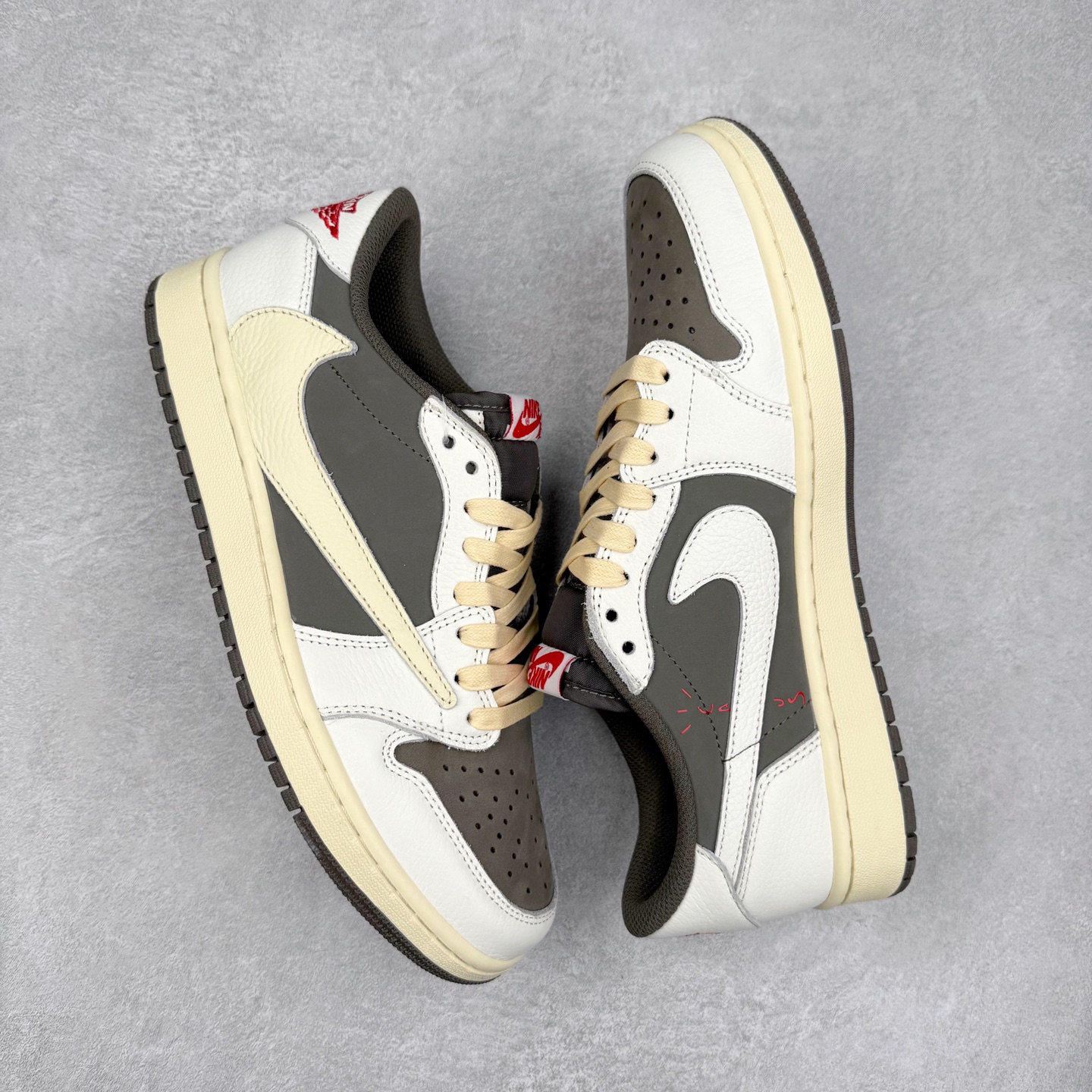 图片[3]-＃TG特价福利 TS x Air Jordan AJ1 Low 倒钩低帮联名配色 性价比批次 原盒原配 大厂出品 原厂楦头纸板数据开发 鞋型公整不松垮 采购头层皮料冲裁 高整洁度 上脚原汁原味的公司货既视感 原底独立模具 中底四线拉帮完美走线 原模大底咬花 实拍调校N版已经零色差零失真 百分百还原实物色彩所见即所得 不存在货不对板色差等低级问题 选购参考实物拍摄 不混卖不参货 只用心做好货严格选品 承诺混一赔十 尺码：36 36.5 37.5 38 38.5 39 40 40.5 41 42 42.5 43 44 44.5 45 46 47.5-选品中心