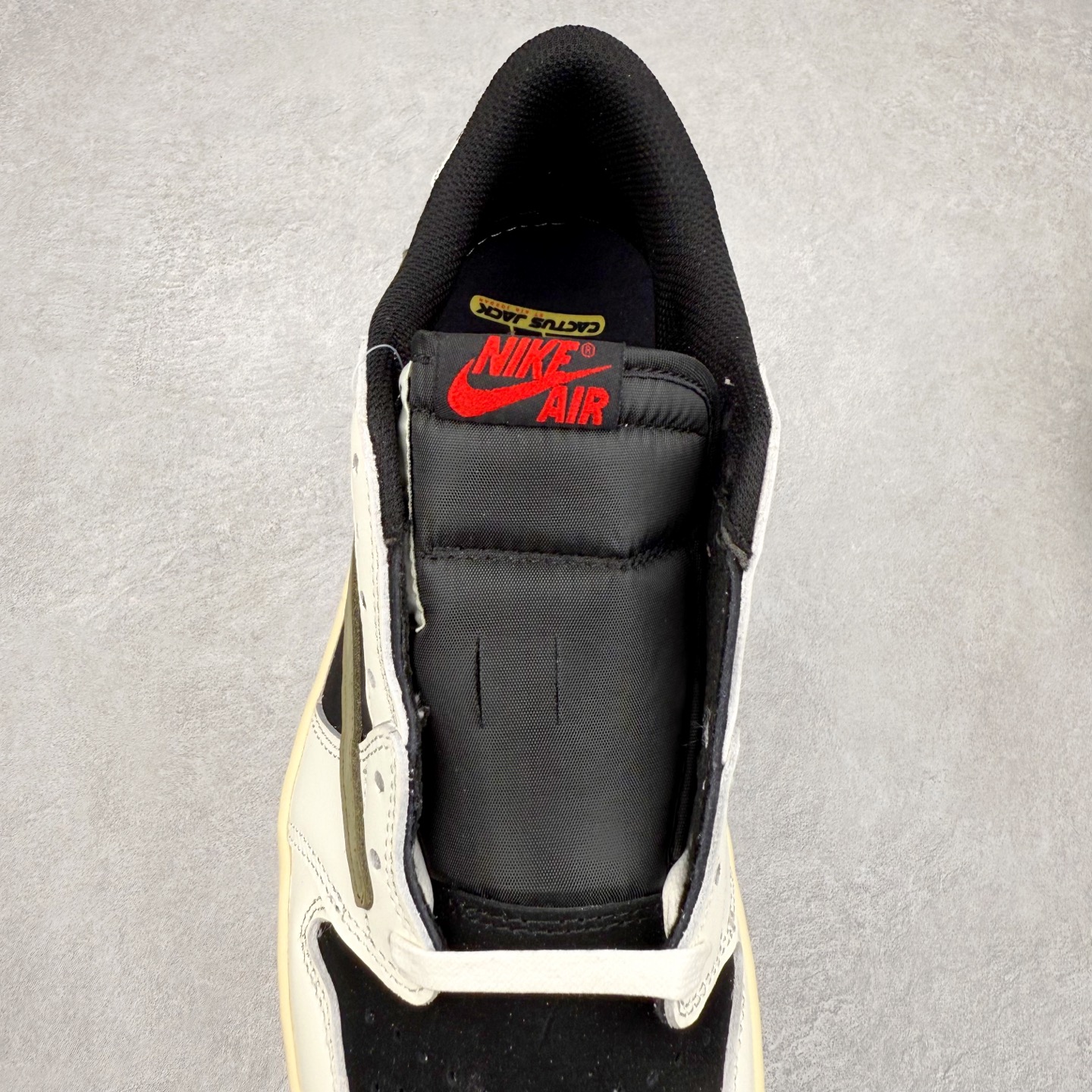 图片[5]-＃TG特价福利 TS x Air Jordan AJ1 Low 倒钩低帮联名配色 性价比批次 原盒原配 大厂出品 原厂楦头纸板数据开发 鞋型公整不松垮 采购头层皮料冲裁 高整洁度 上脚原汁原味的公司货既视感 原底独立模具 中底四线拉帮完美走线 原模大底咬花 实拍调校N版已经零色差零失真 百分百还原实物色彩所见即所得 不存在货不对板色差等低级问题 选购参考实物拍摄 不混卖不参货 只用心做好货严格选品 承诺混一赔十 尺码：36 36.5 37.5 38 38.5 39 40 40.5 41 42 42.5 43 44 44.5 45 46 47.5-选品中心