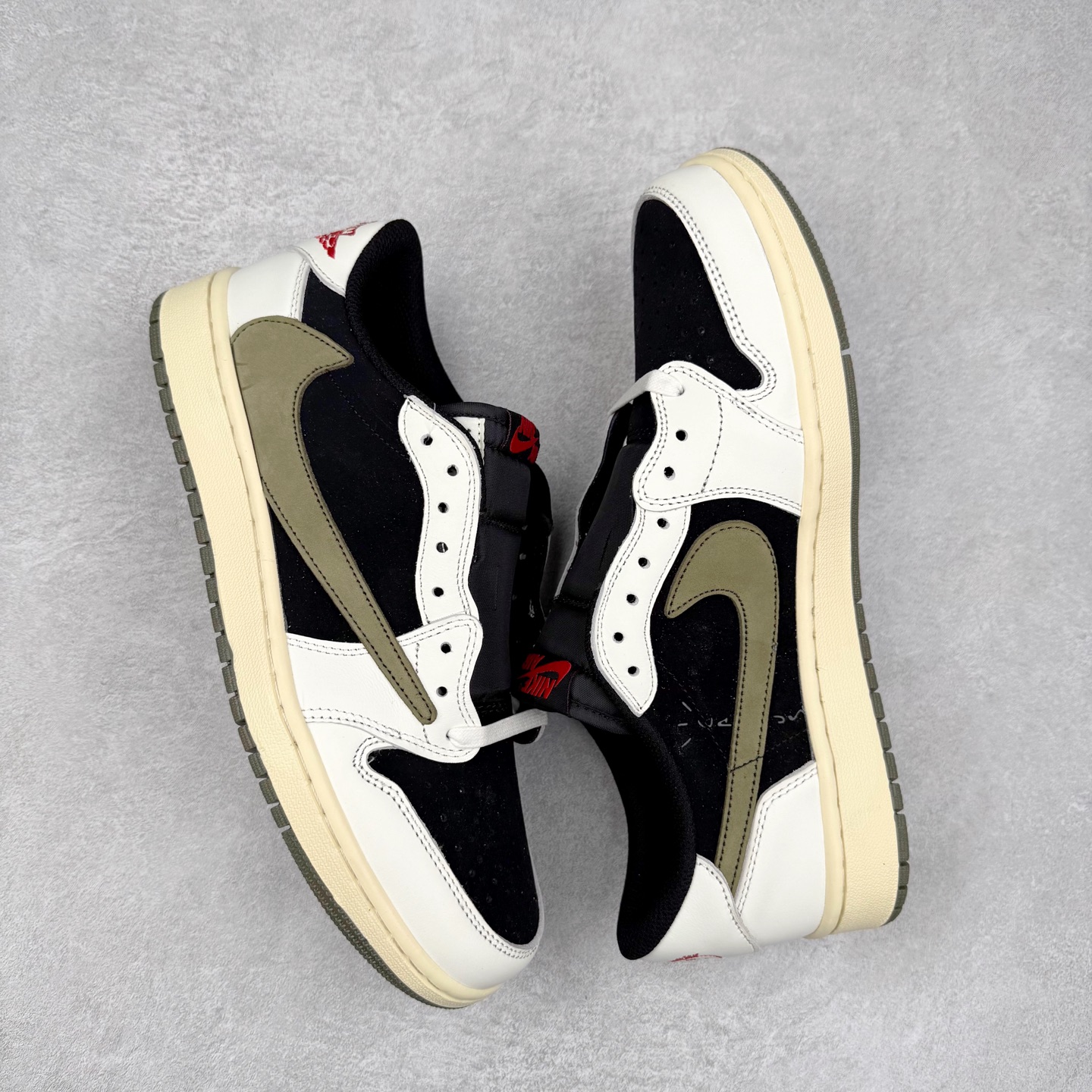 图片[3]-＃TG特价福利 TS x Air Jordan AJ1 Low 倒钩低帮联名配色 性价比批次 原盒原配 大厂出品 原厂楦头纸板数据开发 鞋型公整不松垮 采购头层皮料冲裁 高整洁度 上脚原汁原味的公司货既视感 原底独立模具 中底四线拉帮完美走线 原模大底咬花 实拍调校N版已经零色差零失真 百分百还原实物色彩所见即所得 不存在货不对板色差等低级问题 选购参考实物拍摄 不混卖不参货 只用心做好货严格选品 承诺混一赔十 尺码：36 36.5 37.5 38 38.5 39 40 40.5 41 42 42.5 43 44 44.5 45 46 47.5-选品中心