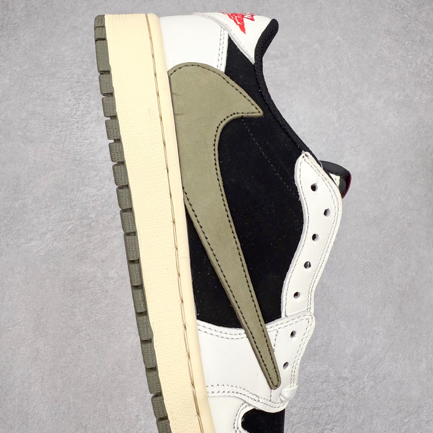 图片[6]-＃TG特价福利 TS x Air Jordan AJ1 Low 倒钩低帮联名配色 性价比批次 原盒原配 大厂出品 原厂楦头纸板数据开发 鞋型公整不松垮 采购头层皮料冲裁 高整洁度 上脚原汁原味的公司货既视感 原底独立模具 中底四线拉帮完美走线 原模大底咬花 实拍调校N版已经零色差零失真 百分百还原实物色彩所见即所得 不存在货不对板色差等低级问题 选购参考实物拍摄 不混卖不参货 只用心做好货严格选品 承诺混一赔十 尺码：36 36.5 37.5 38 38.5 39 40 40.5 41 42 42.5 43 44 44.5 45 46 47.5-选品中心