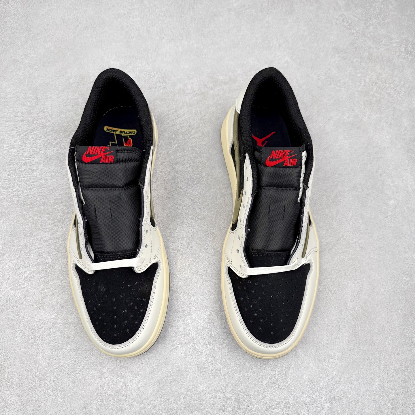 图片[2]-＃TG特价福利 TS x Air Jordan AJ1 Low 倒钩低帮联名配色 性价比批次 原盒原配 大厂出品 原厂楦头纸板数据开发 鞋型公整不松垮 采购头层皮料冲裁 高整洁度 上脚原汁原味的公司货既视感 原底独立模具 中底四线拉帮完美走线 原模大底咬花 实拍调校N版已经零色差零失真 百分百还原实物色彩所见即所得 不存在货不对板色差等低级问题 选购参考实物拍摄 不混卖不参货 只用心做好货严格选品 承诺混一赔十 尺码：36 36.5 37.5 38 38.5 39 40 40.5 41 42 42.5 43 44 44.5 45 46 47.5-选品中心