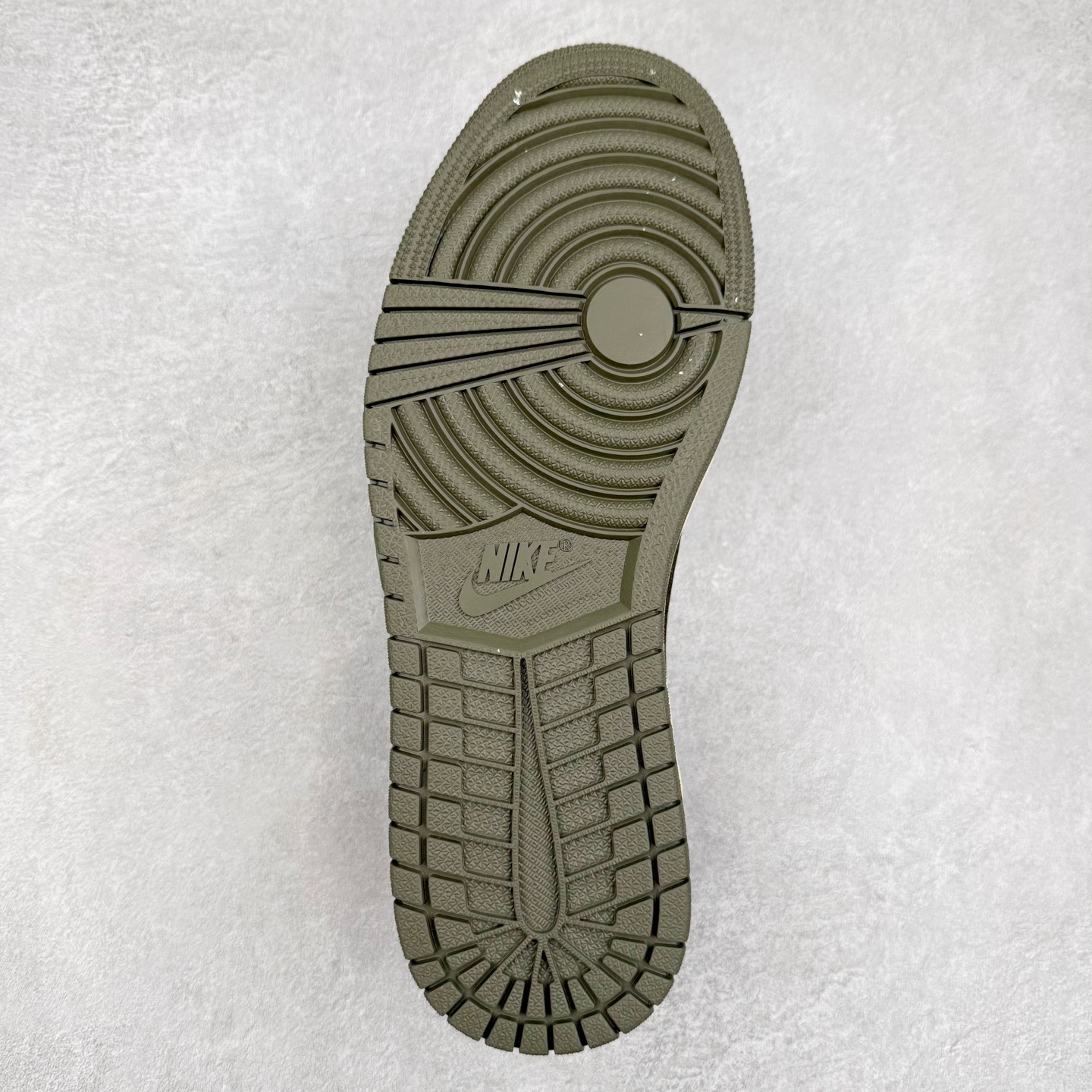 图片[9]-＃TG特价福利 TS x Air Jordan AJ1 Low 倒钩低帮联名配色 性价比批次 原盒原配 大厂出品 原厂楦头纸板数据开发 鞋型公整不松垮 采购头层皮料冲裁 高整洁度 上脚原汁原味的公司货既视感 原底独立模具 中底四线拉帮完美走线 原模大底咬花 实拍调校N版已经零色差零失真 百分百还原实物色彩所见即所得 不存在货不对板色差等低级问题 选购参考实物拍摄 不混卖不参货 只用心做好货严格选品 承诺混一赔十 尺码：36 36.5 37.5 38 38.5 39 40 40.5 41 42 42.5 43 44 44.5 45 46 47.5-选品中心