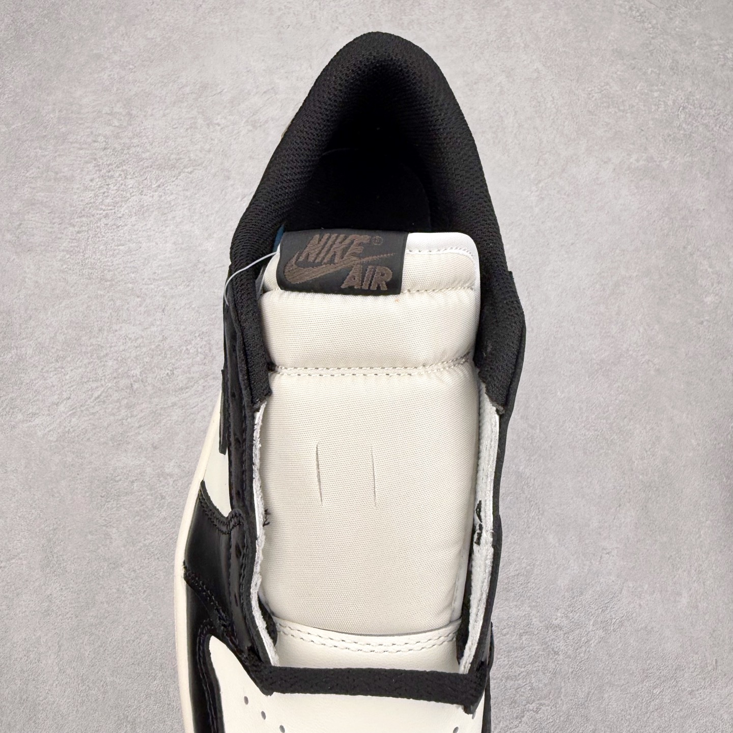 图片[5]-＃TG特价福利 TS x Air Jordan AJ1 Low 倒钩低帮联名配色 性价比批次 原盒原配 大厂出品 原厂楦头纸板数据开发 鞋型公整不松垮 采购头层皮料冲裁 高整洁度 上脚原汁原味的公司货既视感 原底独立模具 中底四线拉帮完美走线 原模大底咬花 实拍调校N版已经零色差零失真 百分百还原实物色彩所见即所得 不存在货不对板色差等低级问题 选购参考实物拍摄 不混卖不参货 只用心做好货严格选品 承诺混一赔十 尺码：36 36.5 37.5 38 38.5 39 40 40.5 41 42 42.5 43 44 44.5 45 46 47.5-选品中心