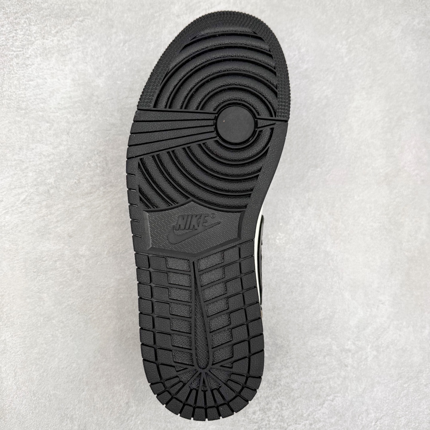 图片[9]-＃TG特价福利 TS x Air Jordan AJ1 Low 倒钩低帮联名配色 性价比批次 原盒原配 大厂出品 原厂楦头纸板数据开发 鞋型公整不松垮 采购头层皮料冲裁 高整洁度 上脚原汁原味的公司货既视感 原底独立模具 中底四线拉帮完美走线 原模大底咬花 实拍调校N版已经零色差零失真 百分百还原实物色彩所见即所得 不存在货不对板色差等低级问题 选购参考实物拍摄 不混卖不参货 只用心做好货严格选品 承诺混一赔十 尺码：36 36.5 37.5 38 38.5 39 40 40.5 41 42 42.5 43 44 44.5 45 46 47.5-选品中心