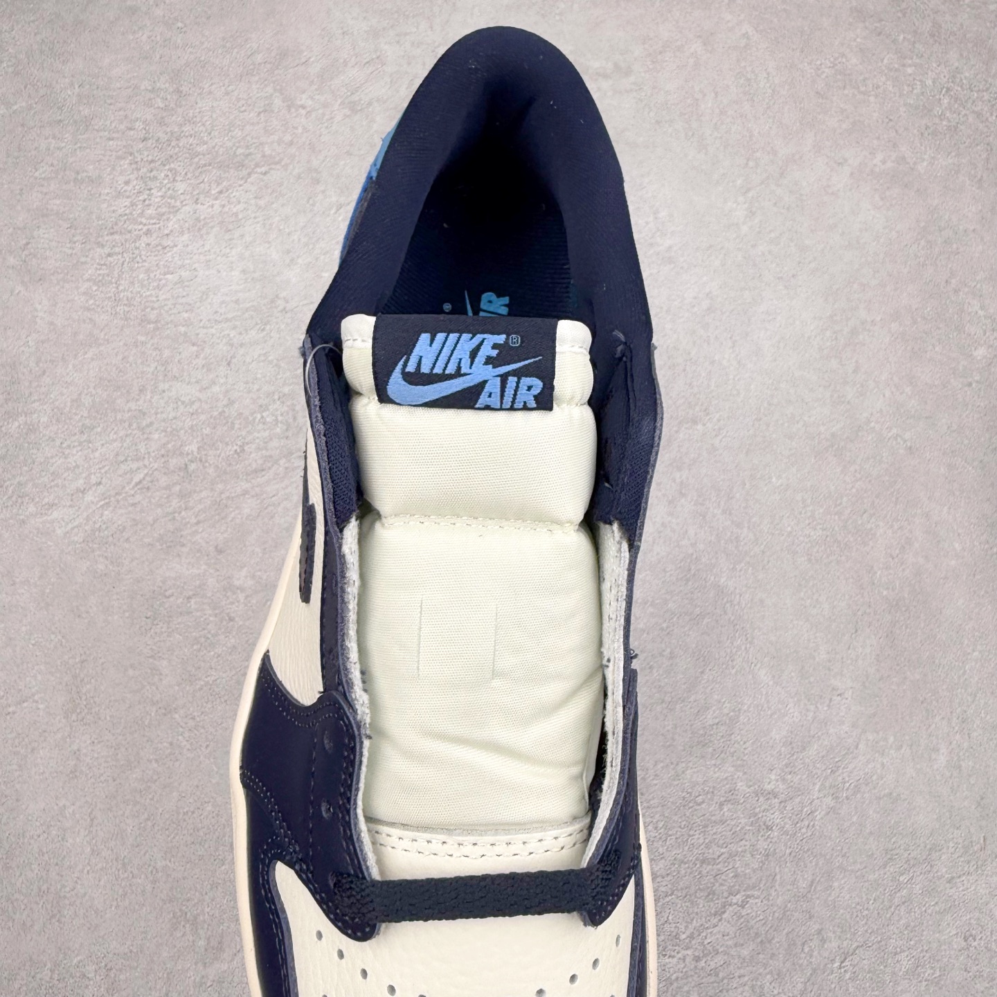 图片[5]-＃TG特价福利 TS x Air Jordan AJ1 Low 倒钩低帮联名配色 性价比批次 原盒原配 大厂出品 原厂楦头纸板数据开发 鞋型公整不松垮 采购头层皮料冲裁 高整洁度 上脚原汁原味的公司货既视感 原底独立模具 中底四线拉帮完美走线 原模大底咬花 实拍调校N版已经零色差零失真 百分百还原实物色彩所见即所得 不存在货不对板色差等低级问题 选购参考实物拍摄 不混卖不参货 只用心做好货严格选品 承诺混一赔十 尺码：36 36.5 37.5 38 38.5 39 40 40.5 41 42 42.5 43 44 44.5 45 46 47.5-选品中心