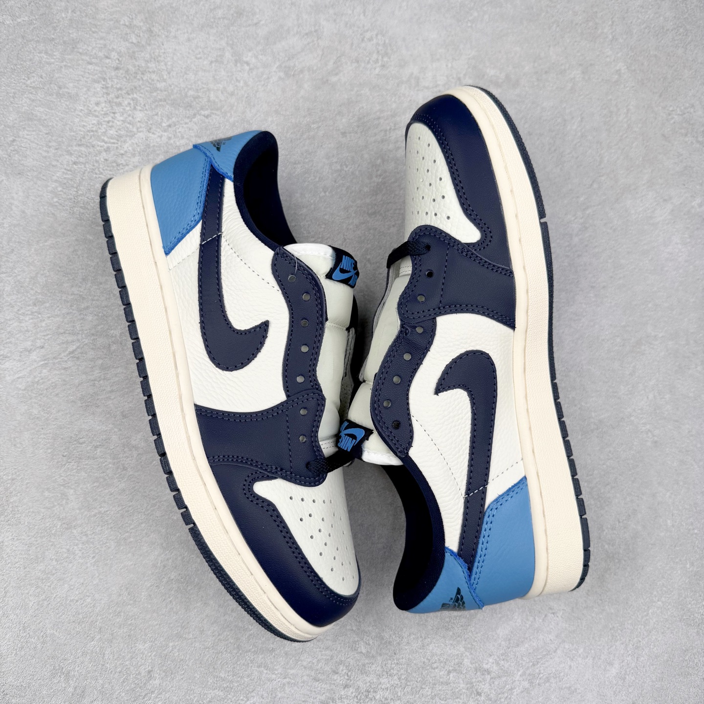 图片[3]-＃TG特价福利 TS x Air Jordan AJ1 Low 倒钩低帮联名配色 性价比批次 原盒原配 大厂出品 原厂楦头纸板数据开发 鞋型公整不松垮 采购头层皮料冲裁 高整洁度 上脚原汁原味的公司货既视感 原底独立模具 中底四线拉帮完美走线 原模大底咬花 实拍调校N版已经零色差零失真 百分百还原实物色彩所见即所得 不存在货不对板色差等低级问题 选购参考实物拍摄 不混卖不参货 只用心做好货严格选品 承诺混一赔十 尺码：36 36.5 37.5 38 38.5 39 40 40.5 41 42 42.5 43 44 44.5 45 46 47.5-选品中心