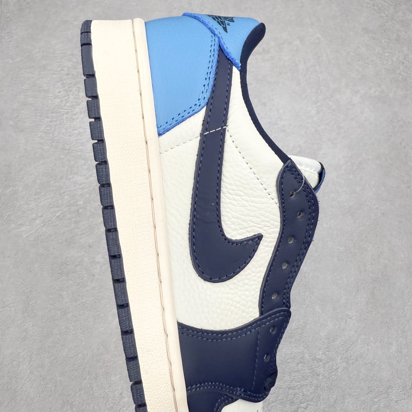 图片[6]-＃TG特价福利 TS x Air Jordan AJ1 Low 倒钩低帮联名配色 性价比批次 原盒原配 大厂出品 原厂楦头纸板数据开发 鞋型公整不松垮 采购头层皮料冲裁 高整洁度 上脚原汁原味的公司货既视感 原底独立模具 中底四线拉帮完美走线 原模大底咬花 实拍调校N版已经零色差零失真 百分百还原实物色彩所见即所得 不存在货不对板色差等低级问题 选购参考实物拍摄 不混卖不参货 只用心做好货严格选品 承诺混一赔十 尺码：36 36.5 37.5 38 38.5 39 40 40.5 41 42 42.5 43 44 44.5 45 46 47.5-选品中心