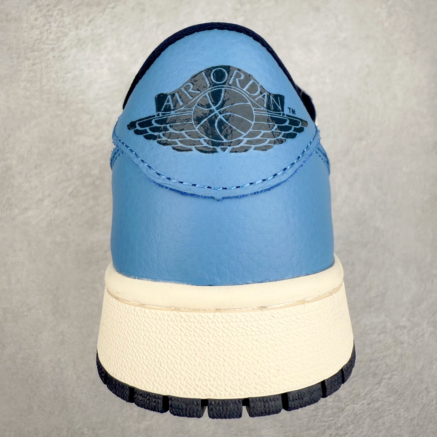 图片[8]-＃TG特价福利 TS x Air Jordan AJ1 Low 倒钩低帮联名配色 性价比批次 原盒原配 大厂出品 原厂楦头纸板数据开发 鞋型公整不松垮 采购头层皮料冲裁 高整洁度 上脚原汁原味的公司货既视感 原底独立模具 中底四线拉帮完美走线 原模大底咬花 实拍调校N版已经零色差零失真 百分百还原实物色彩所见即所得 不存在货不对板色差等低级问题 选购参考实物拍摄 不混卖不参货 只用心做好货严格选品 承诺混一赔十 尺码：36 36.5 37.5 38 38.5 39 40 40.5 41 42 42.5 43 44 44.5 45 46 47.5-选品中心